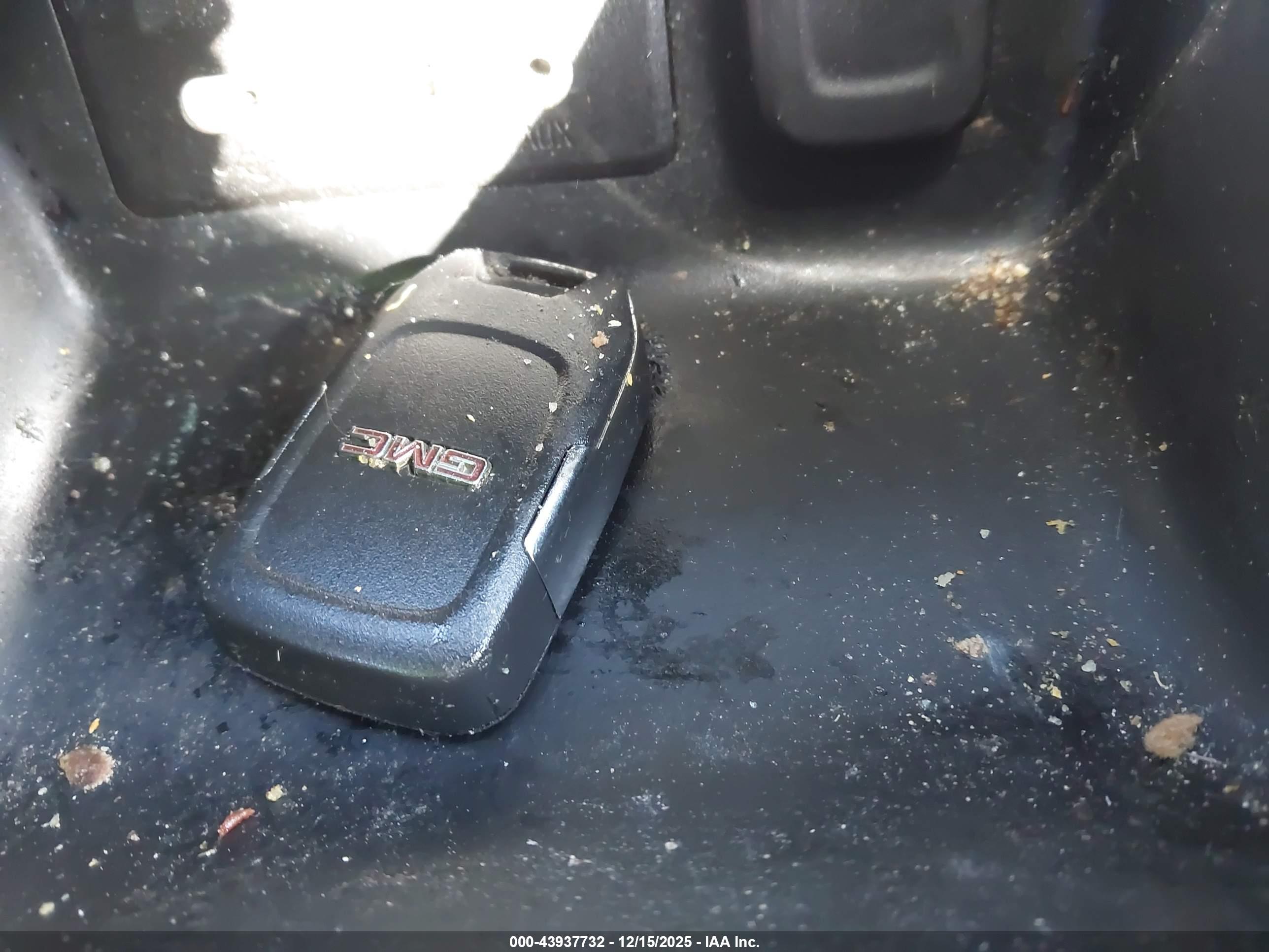 GMC TERRAIN image 11