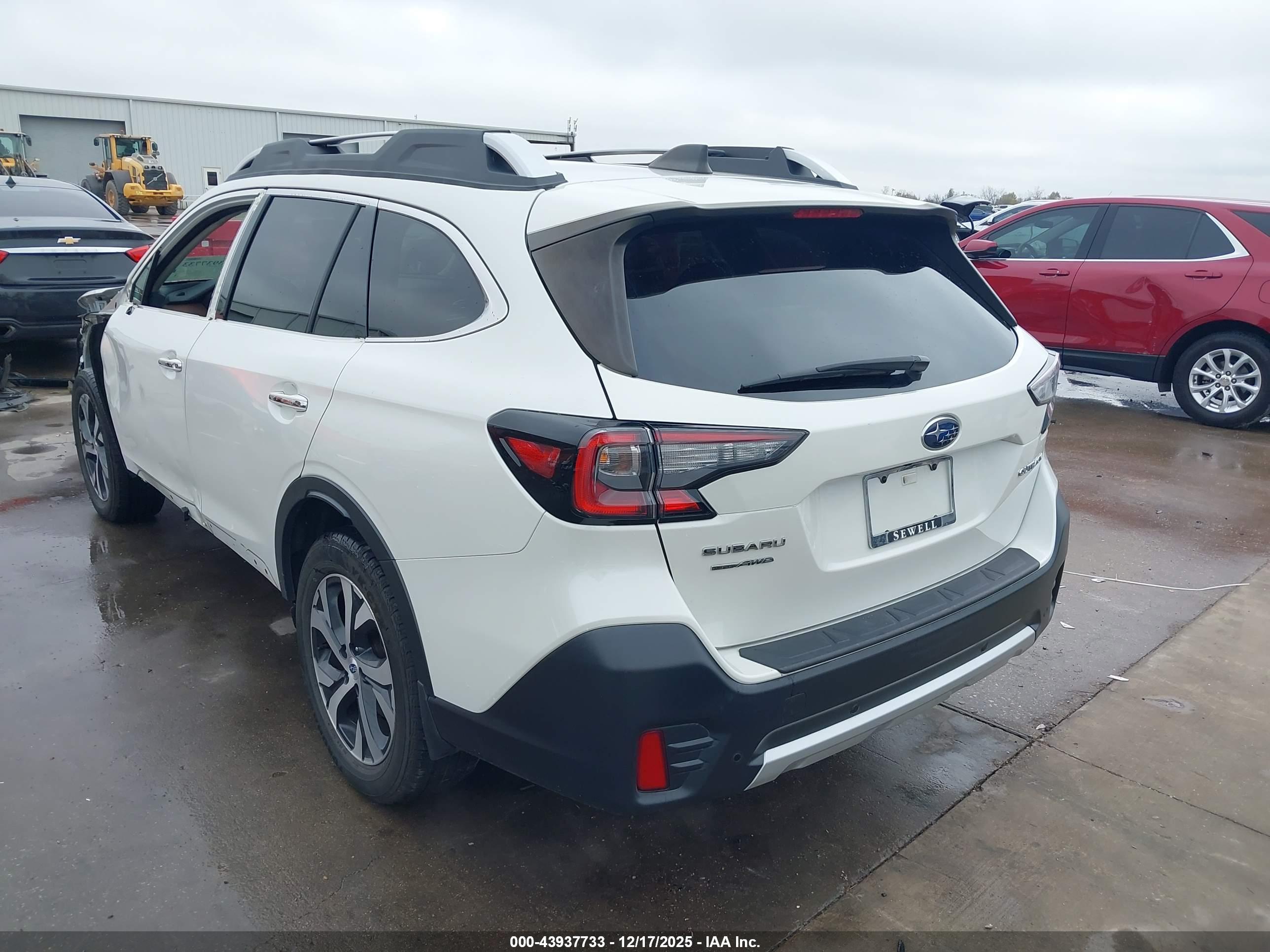 SUBARU OUTBACK image 3