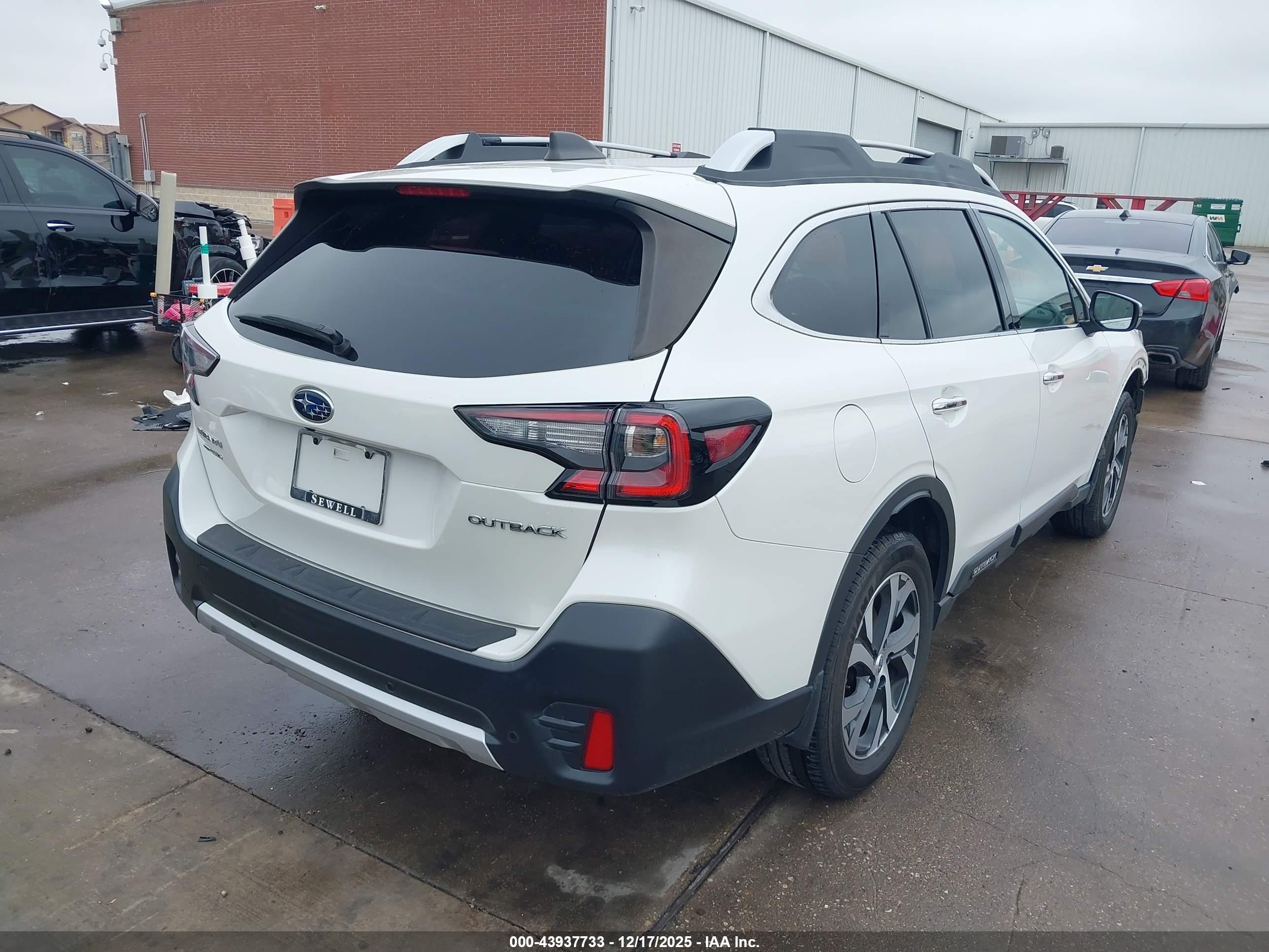 SUBARU OUTBACK image 4
