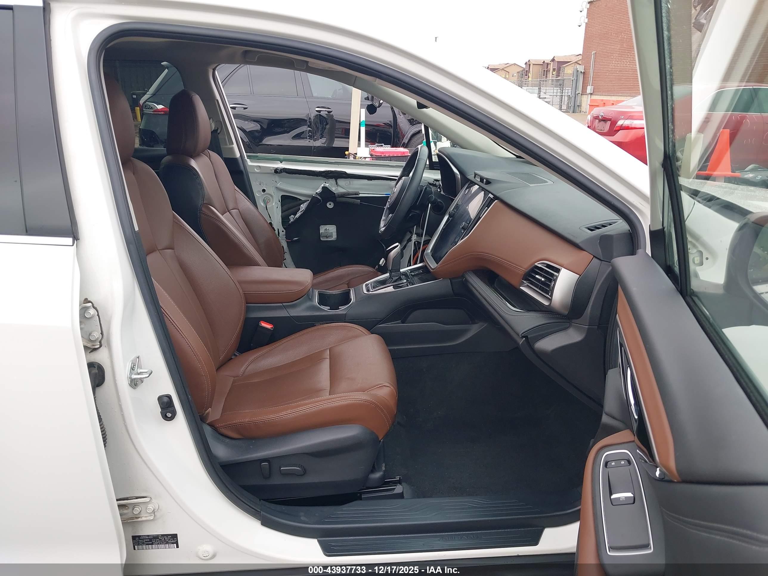 SUBARU OUTBACK image 5