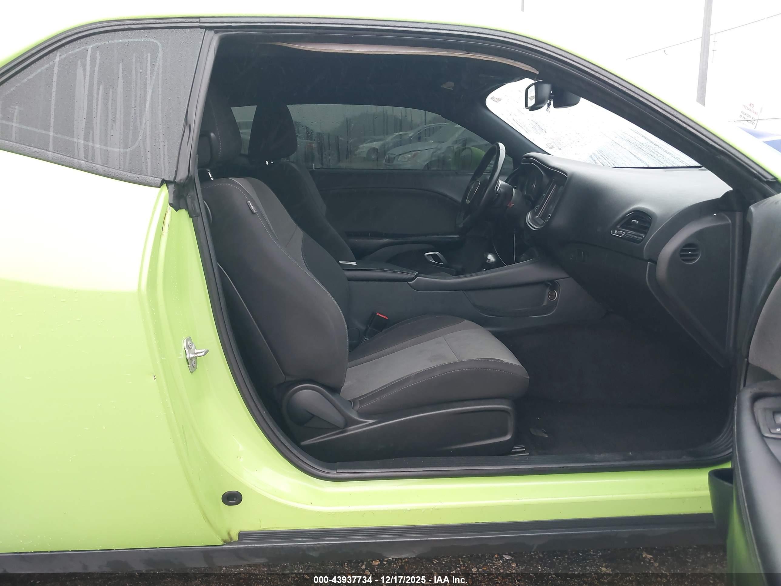 DODGE CHALLENGER image 5