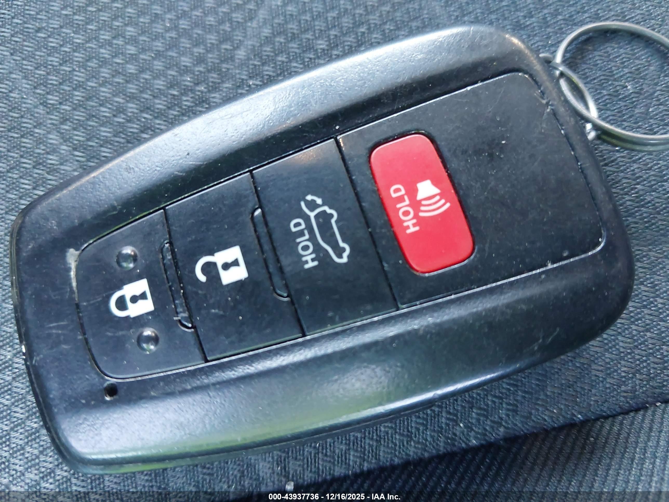 TOYOTA RAV4 image 11