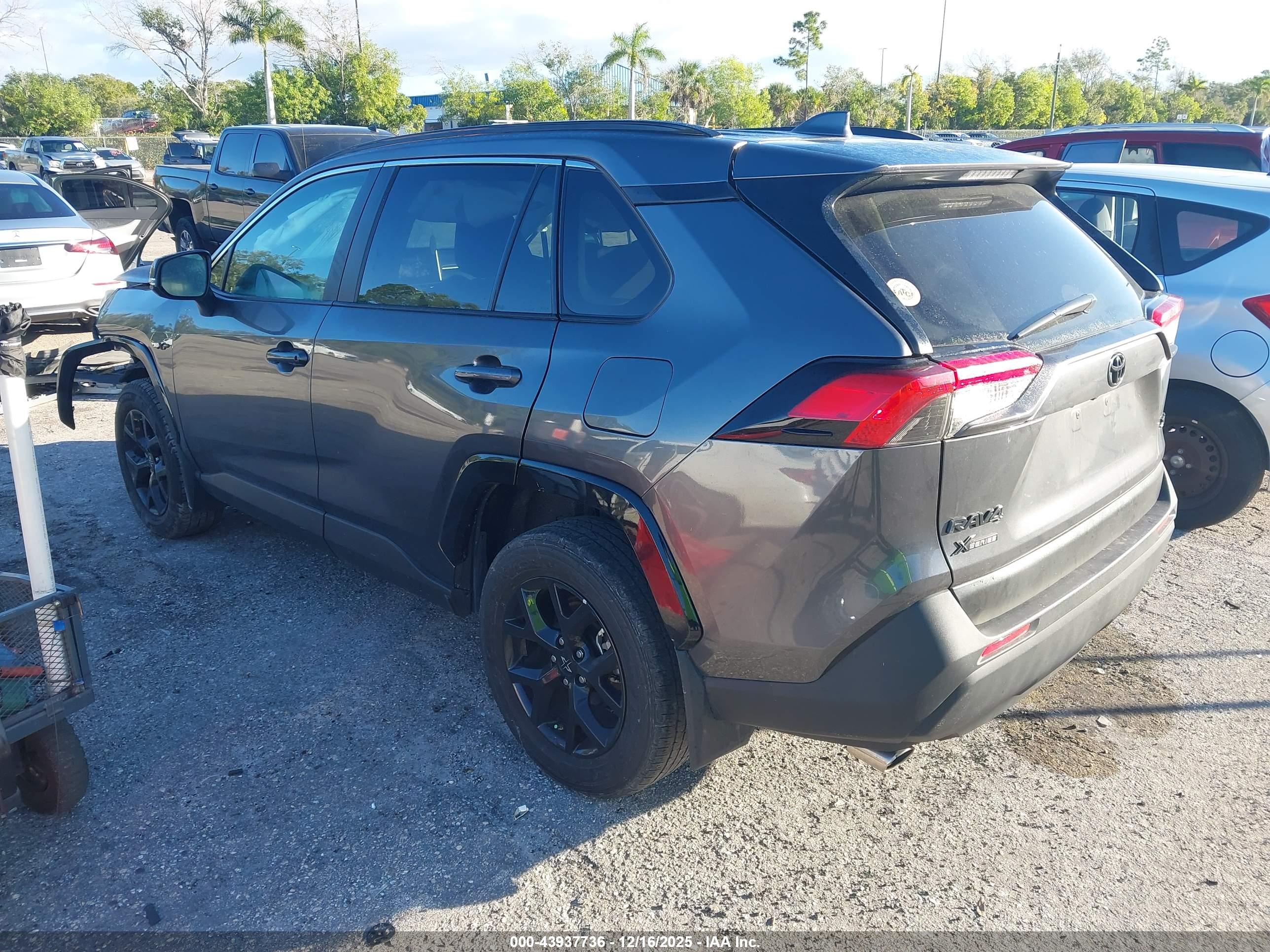 TOYOTA RAV4 image 3
