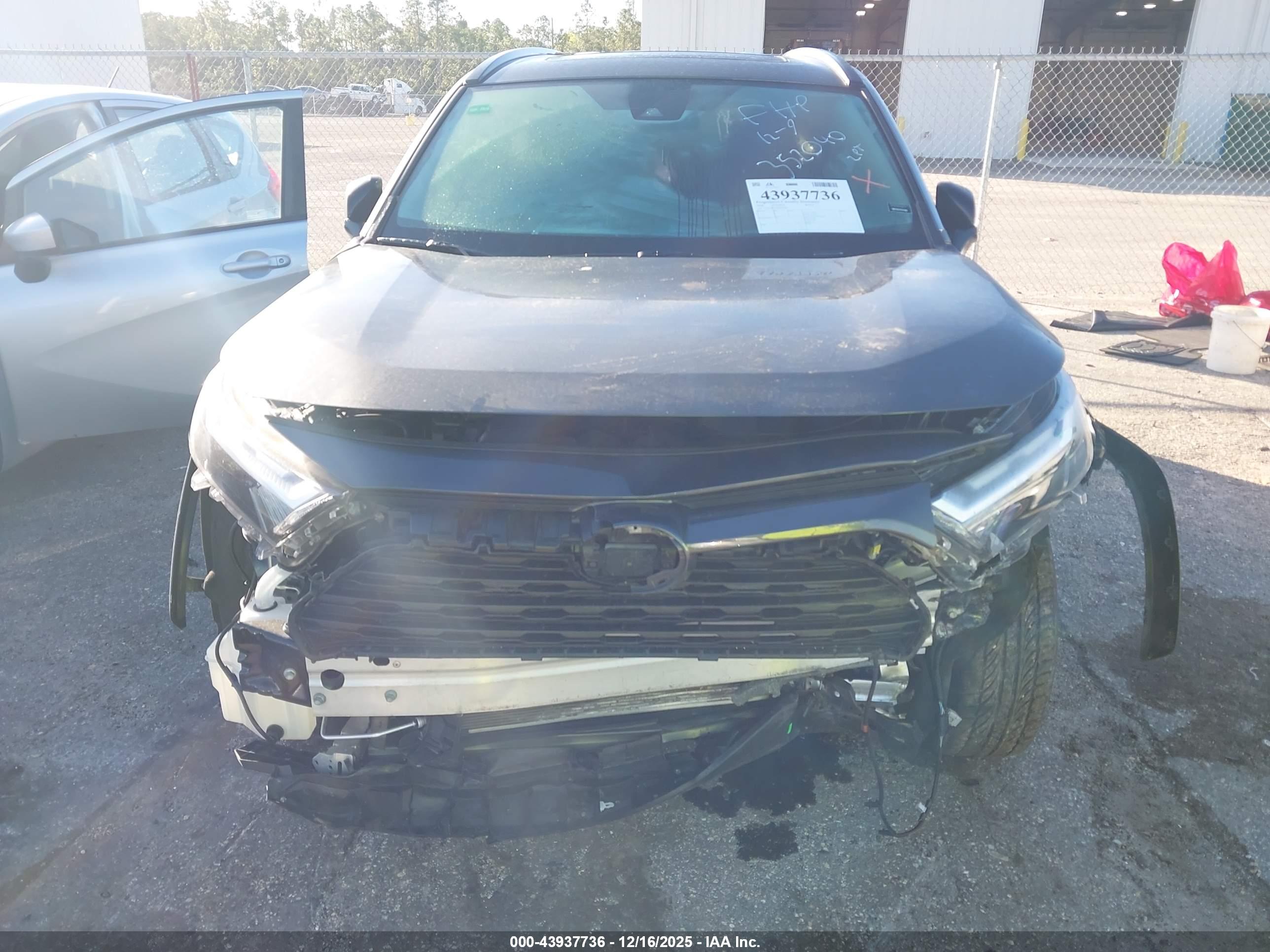 TOYOTA RAV4 image 6