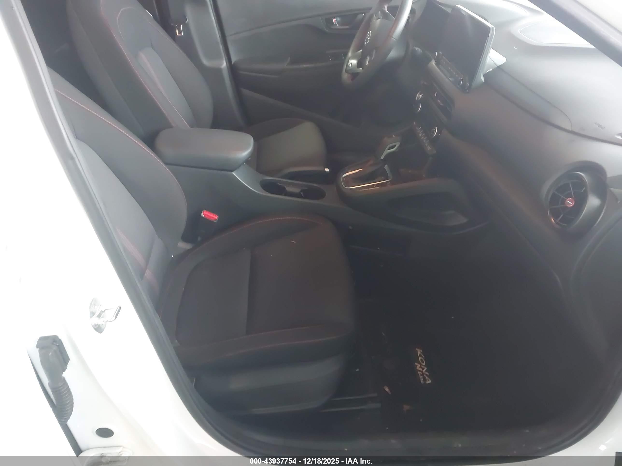 HYUNDAI KONA image 5