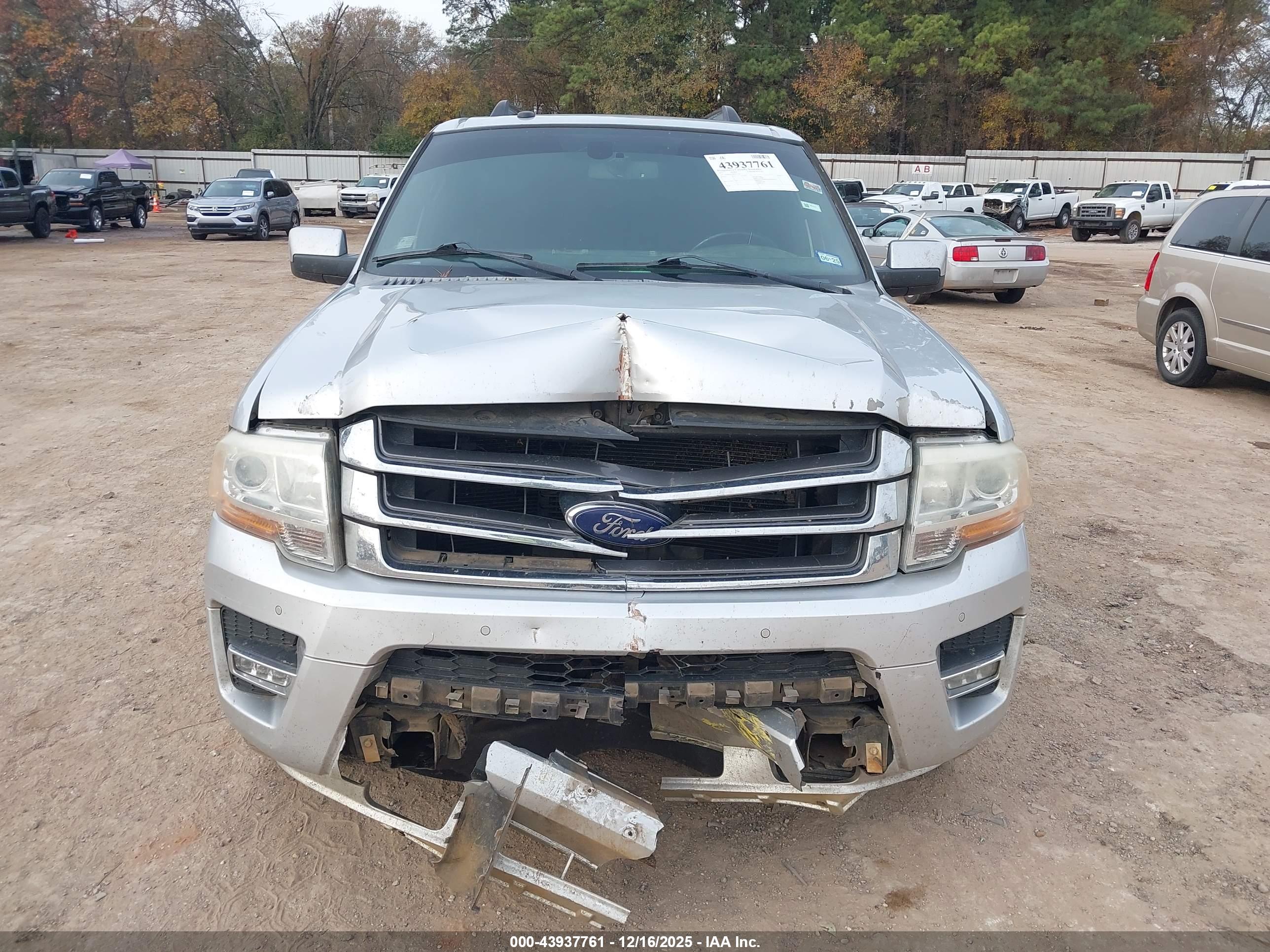 FORD EXPEDITION image 6