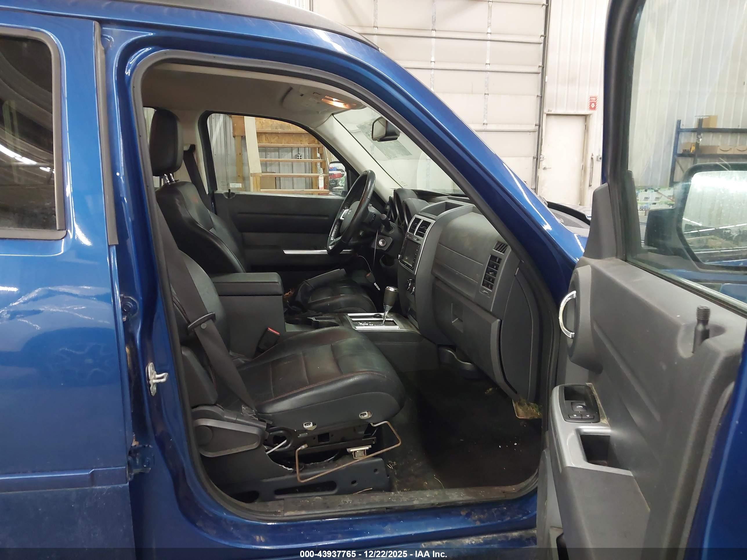 DODGE NITRO image 5