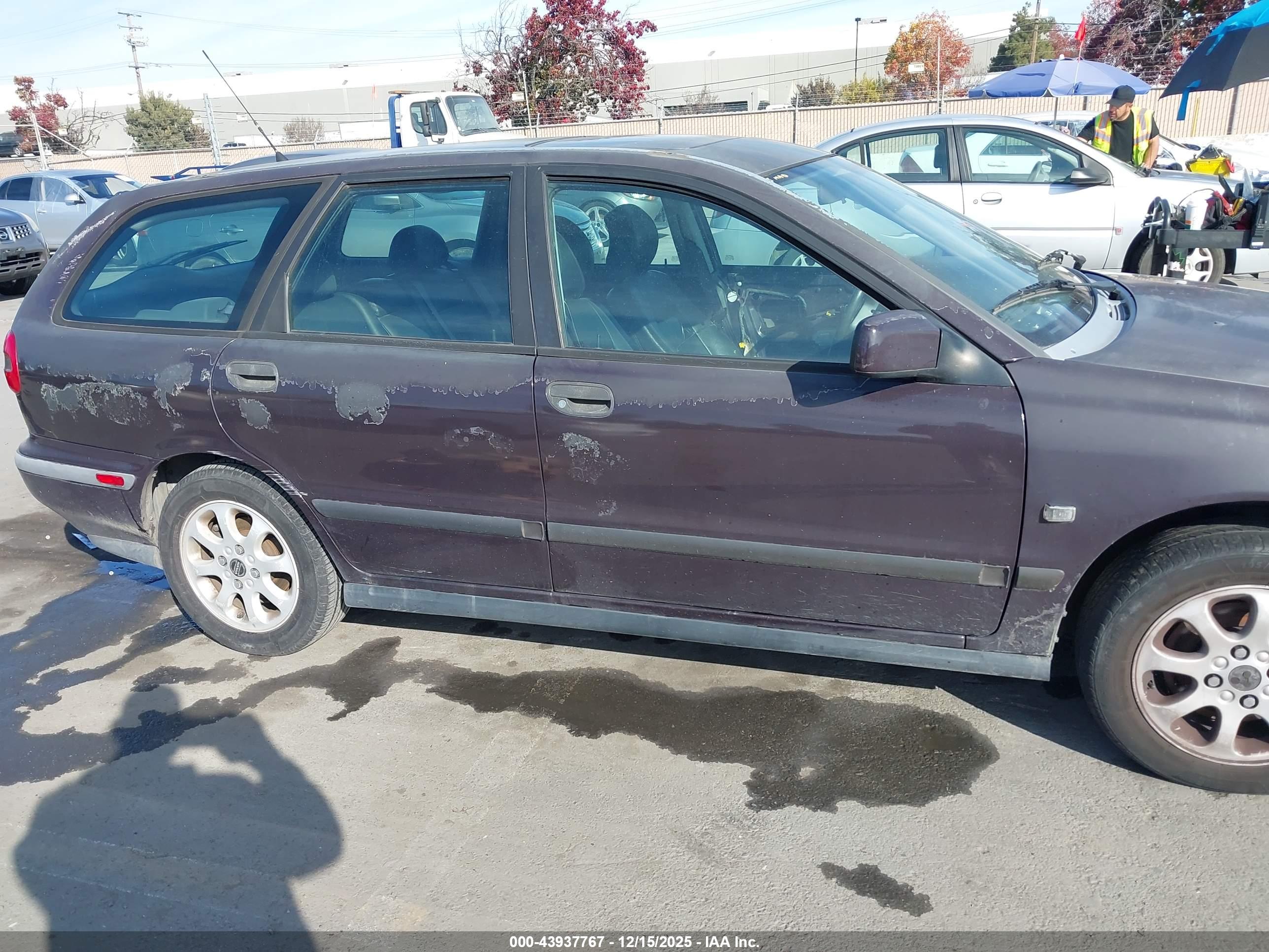 VOLVO V40 image 6