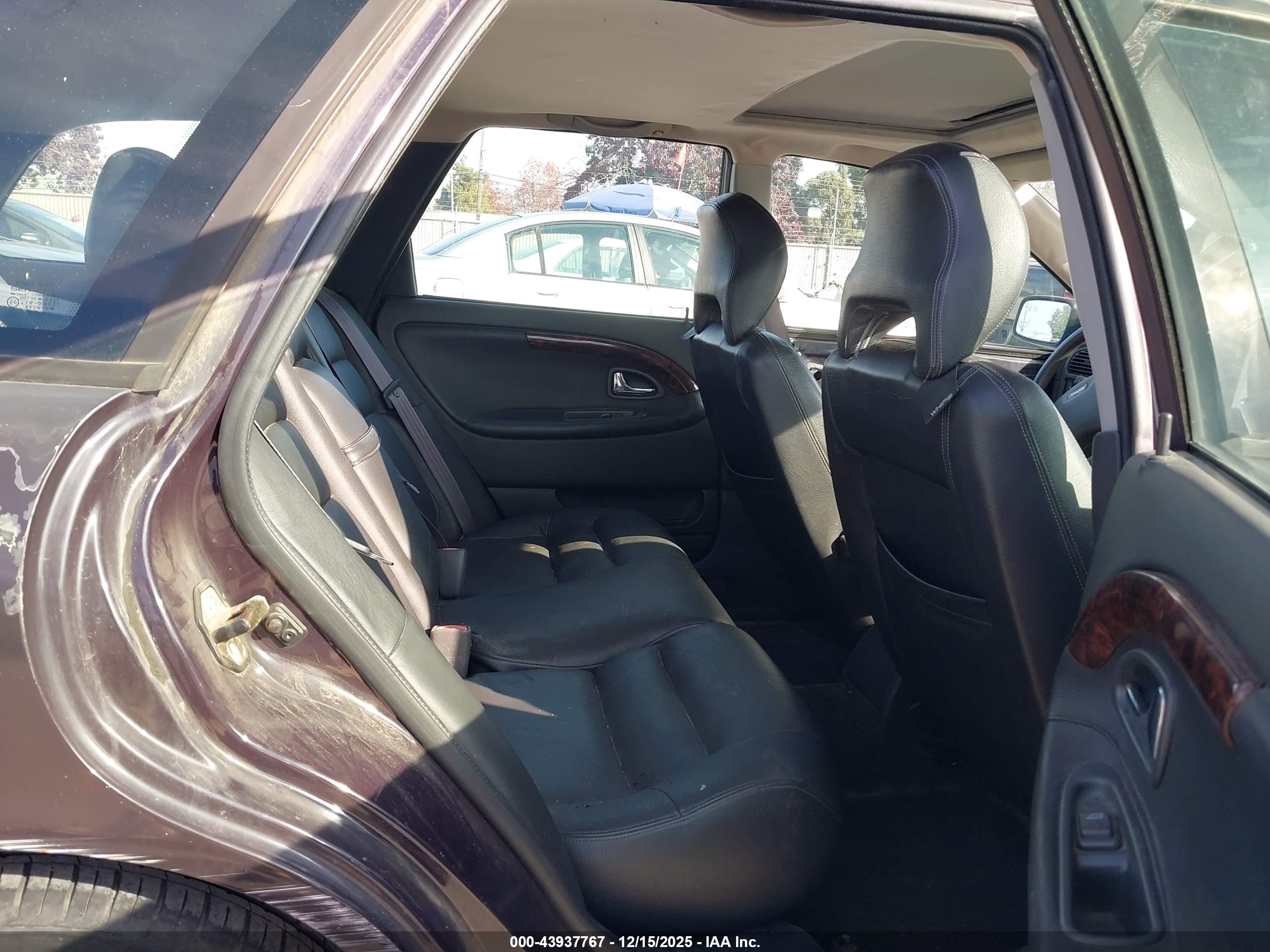 VOLVO V40 image 8