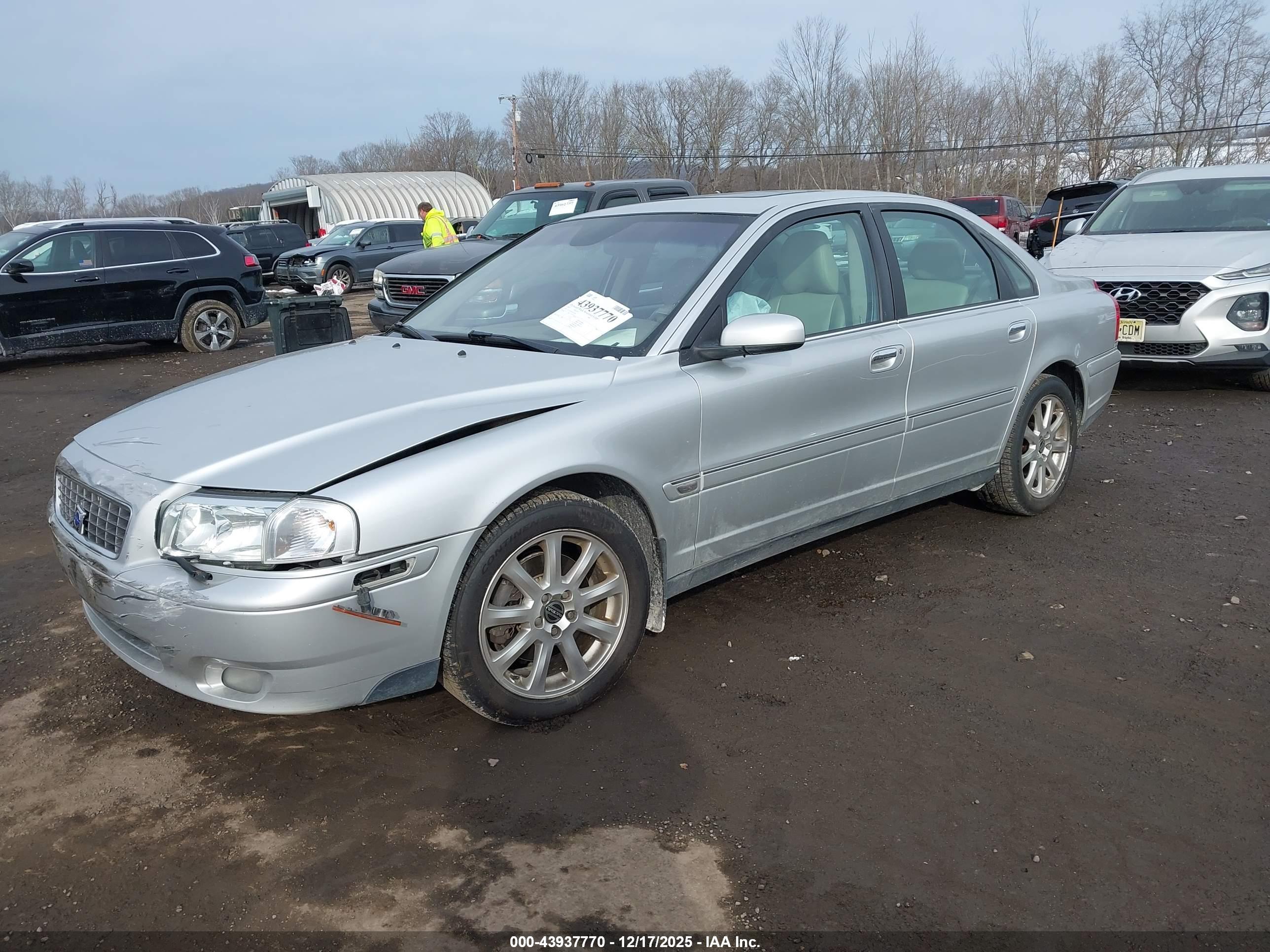 VOLVO S80 image 2