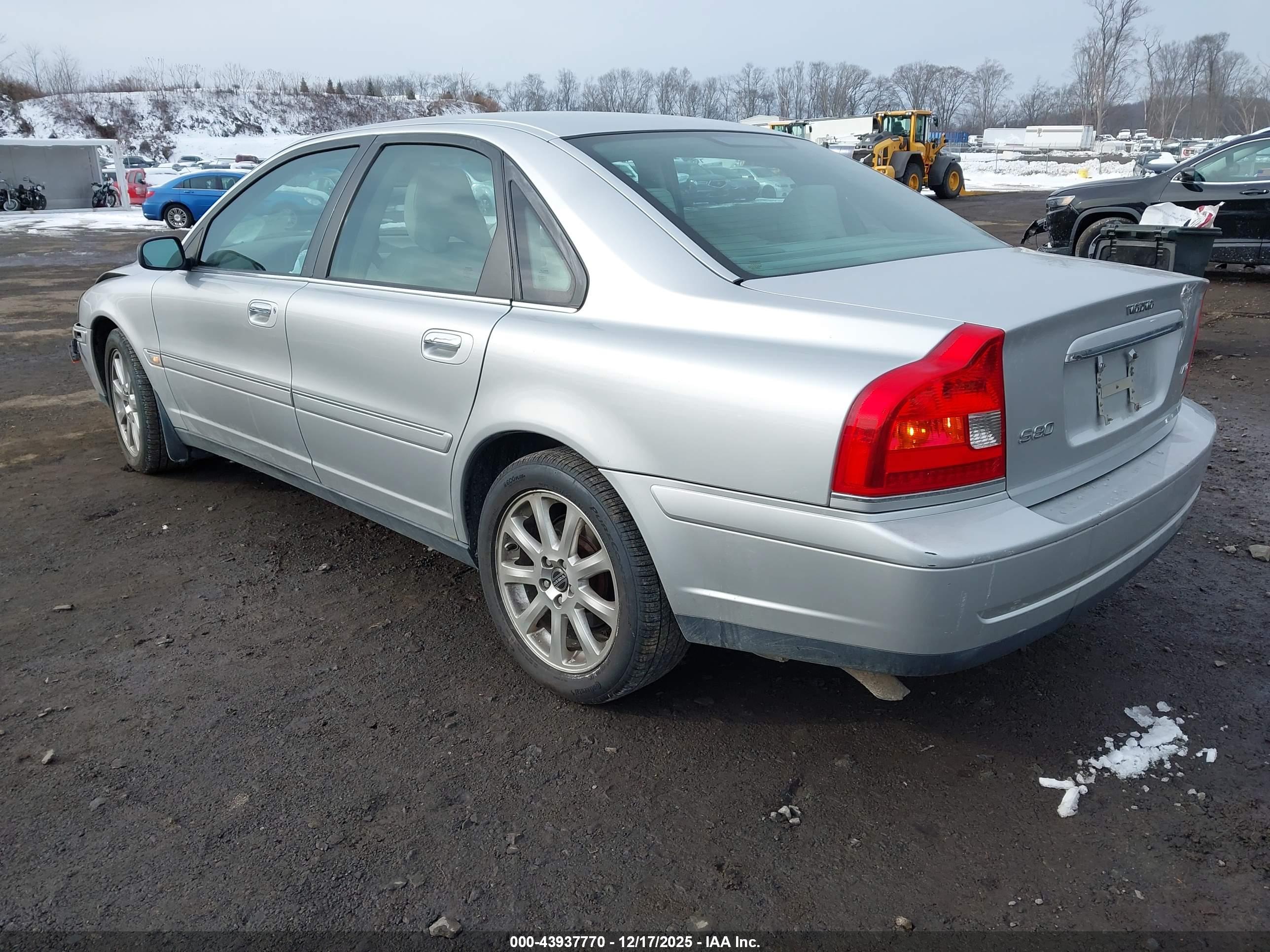 VOLVO S80 image 3