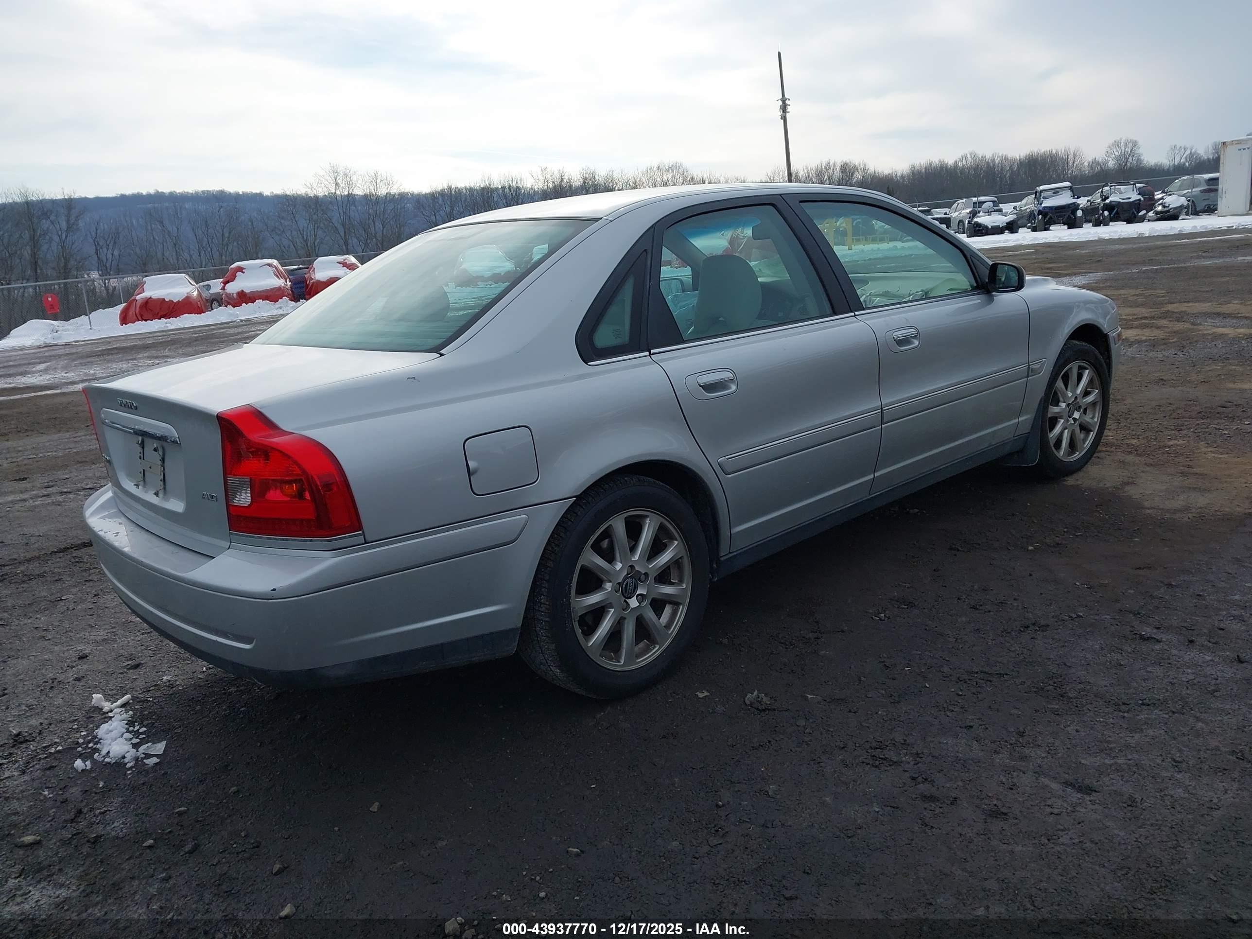 VOLVO S80 image 4