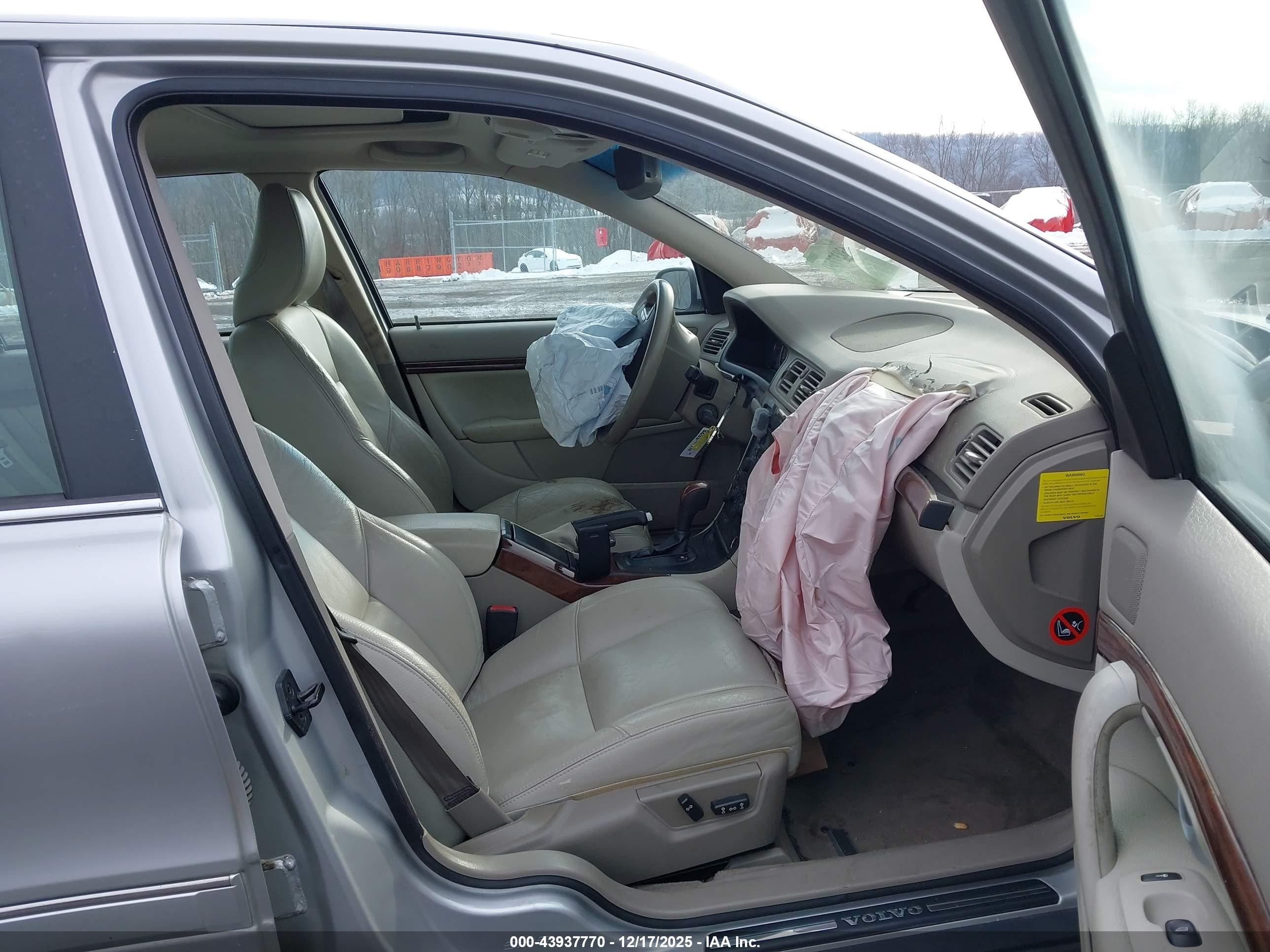 VOLVO S80 image 5