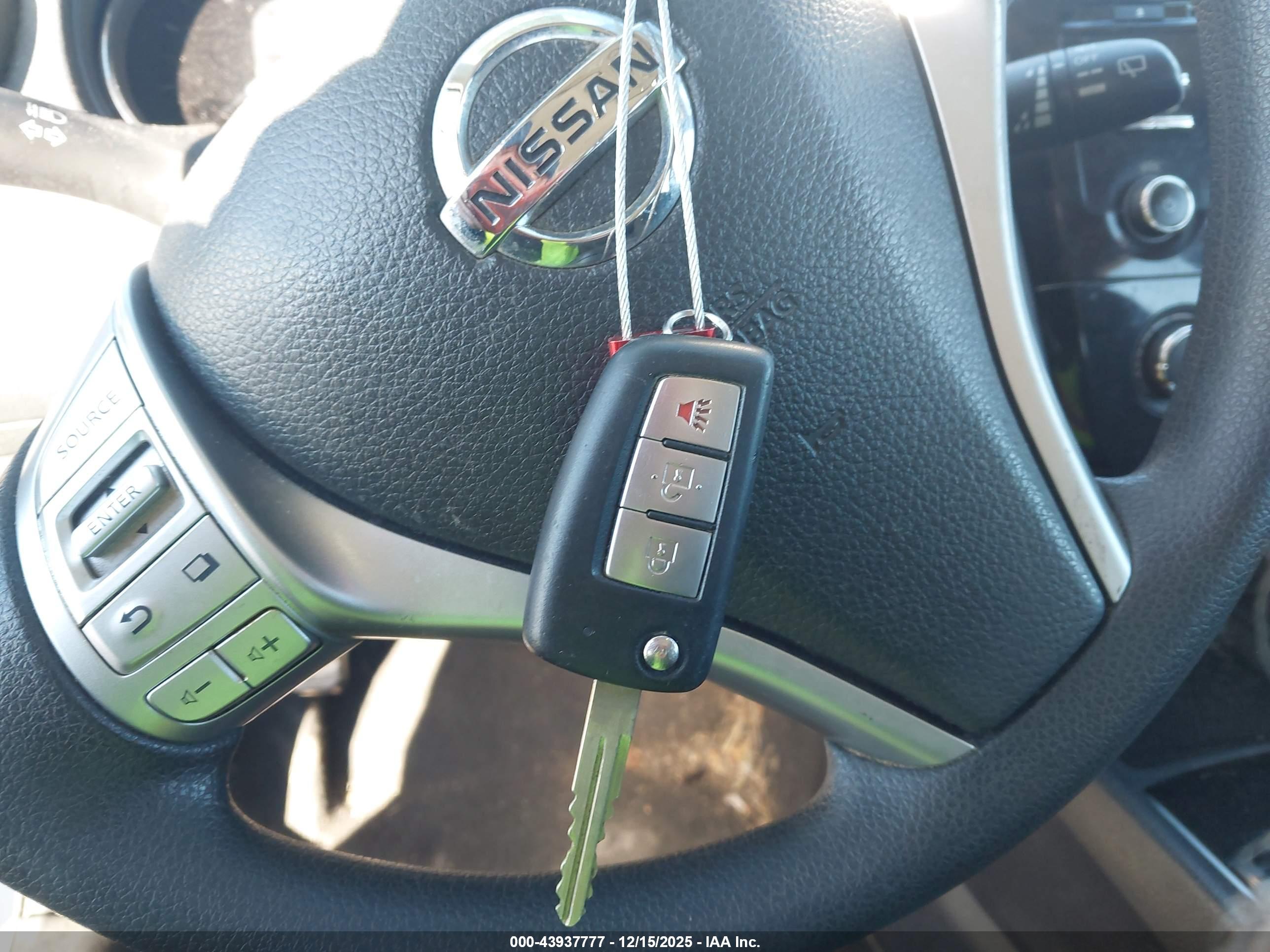 NISSAN ROGUE image 11