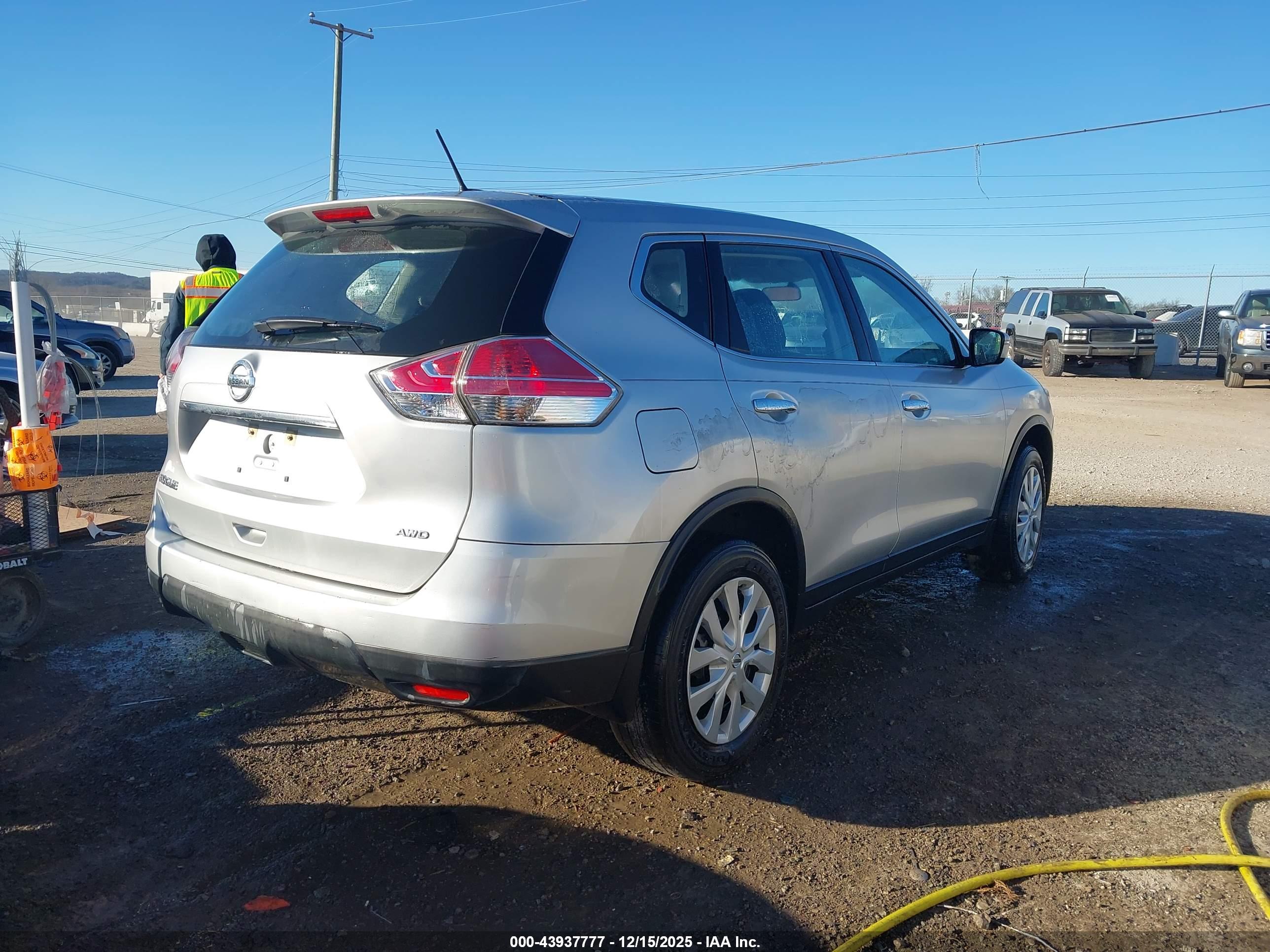 NISSAN ROGUE image 4
