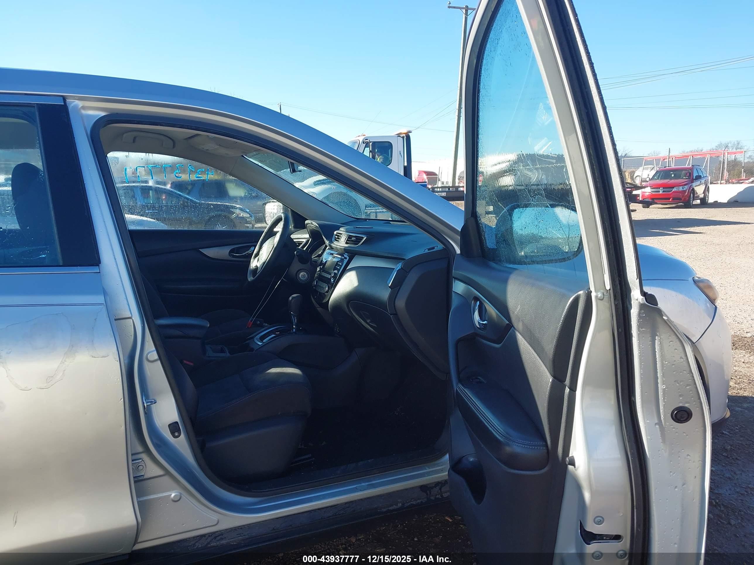 NISSAN ROGUE image 5