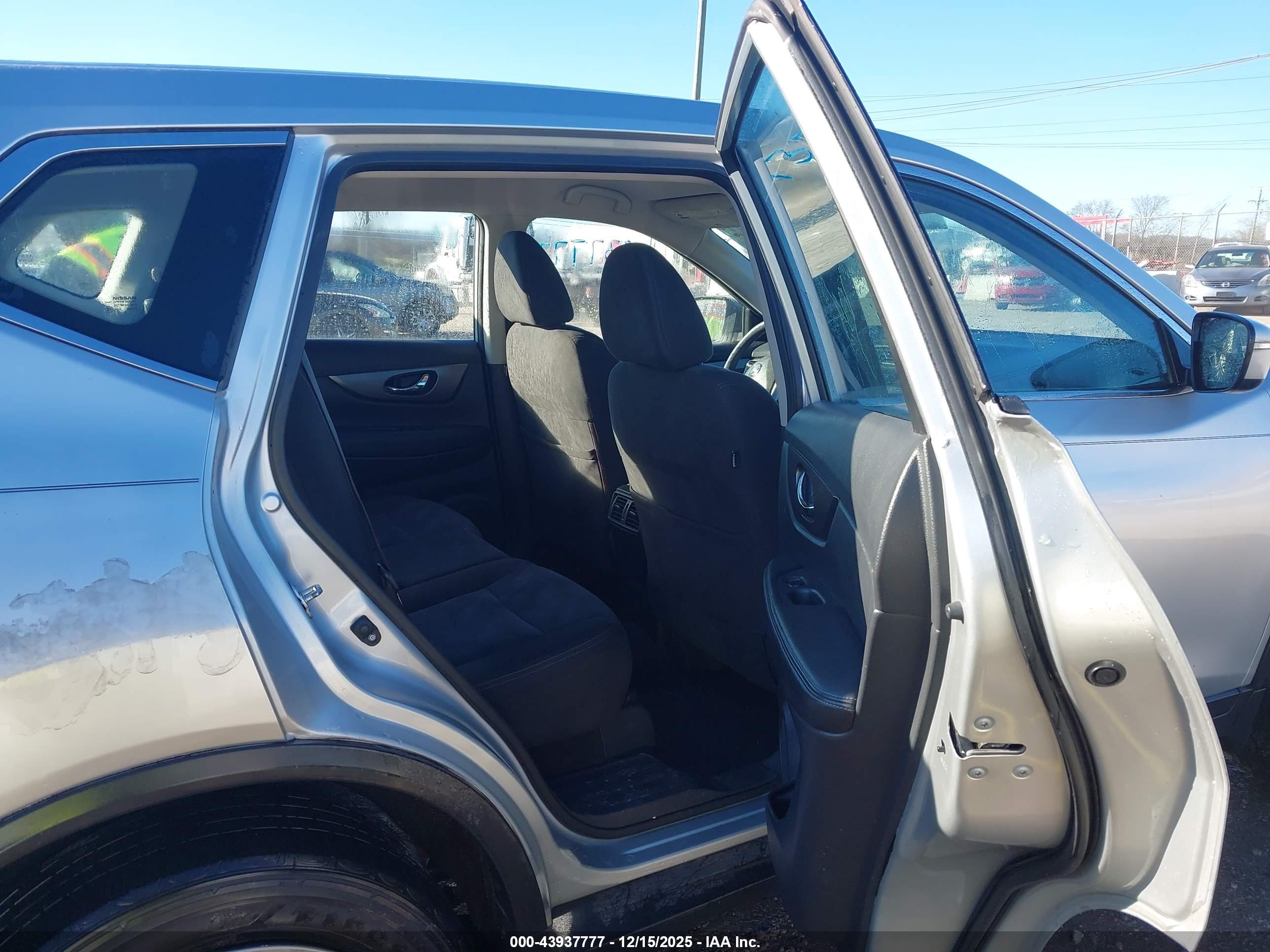 NISSAN ROGUE image 8