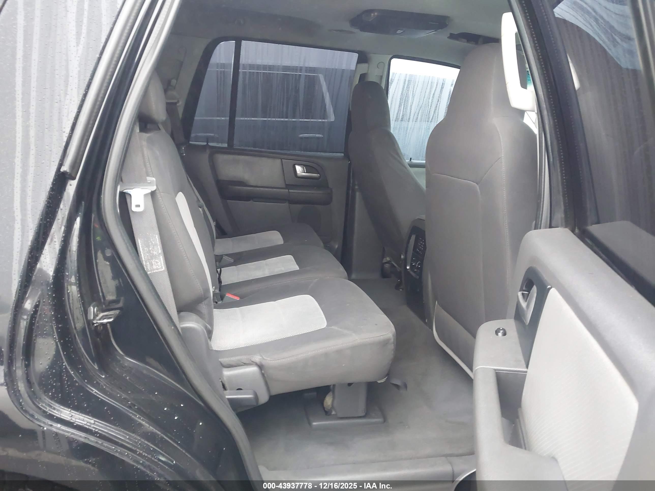 FORD EXPEDITION image 8