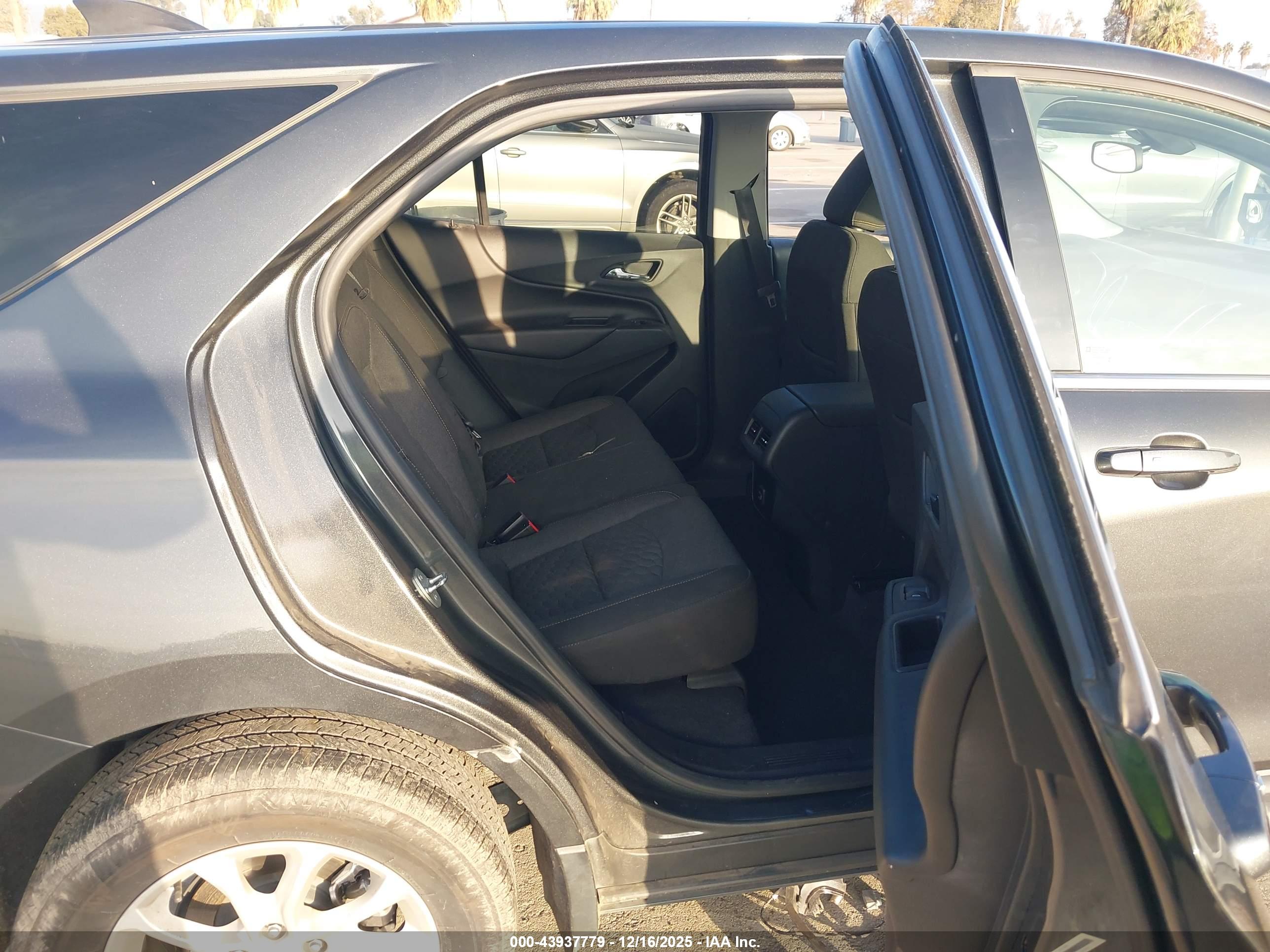 CHEVROLET EQUINOX image 8