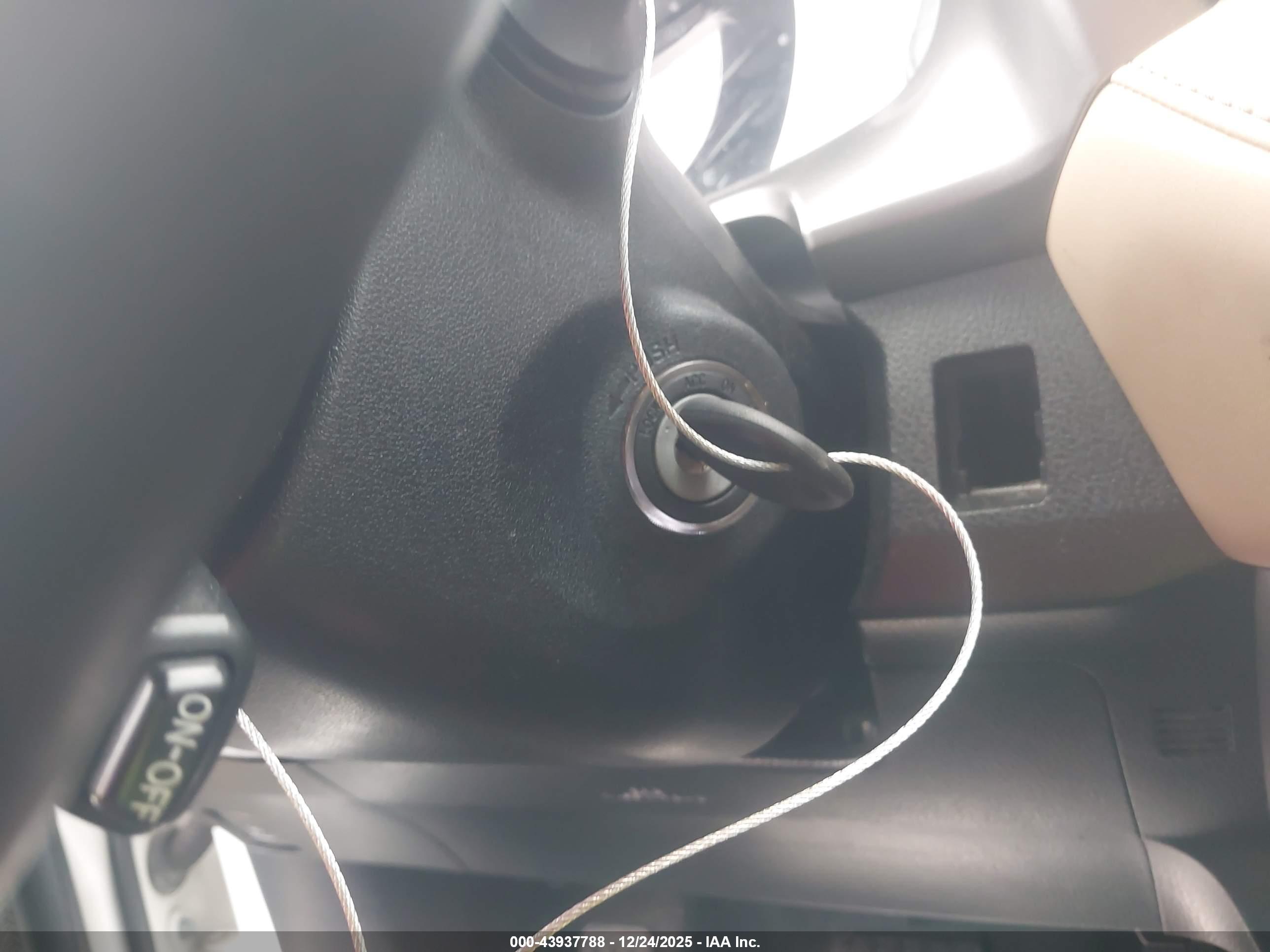 TOYOTA RAV4 image 11