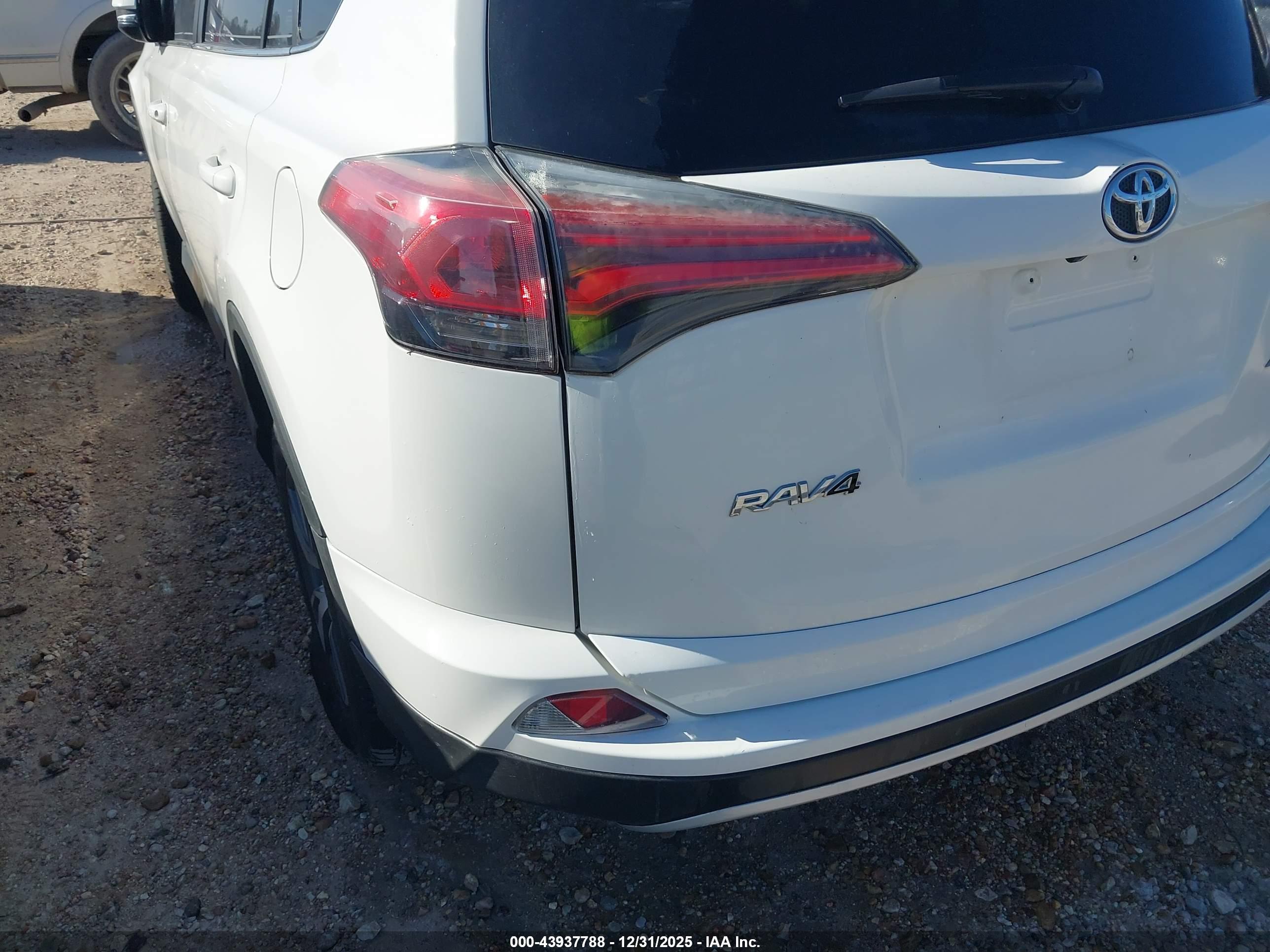 TOYOTA RAV4 image 6