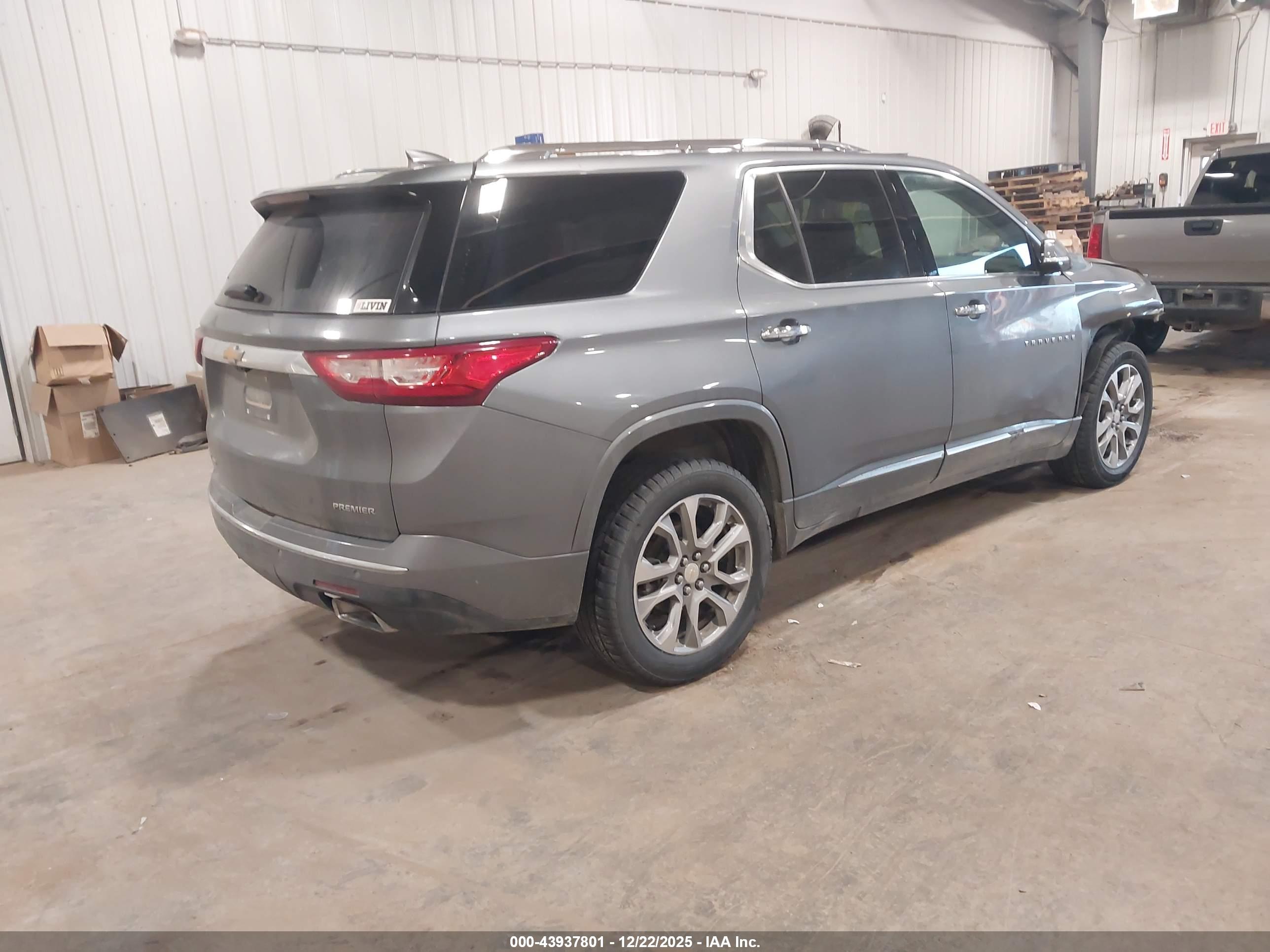 CHEVROLET TRAVERSE image 4