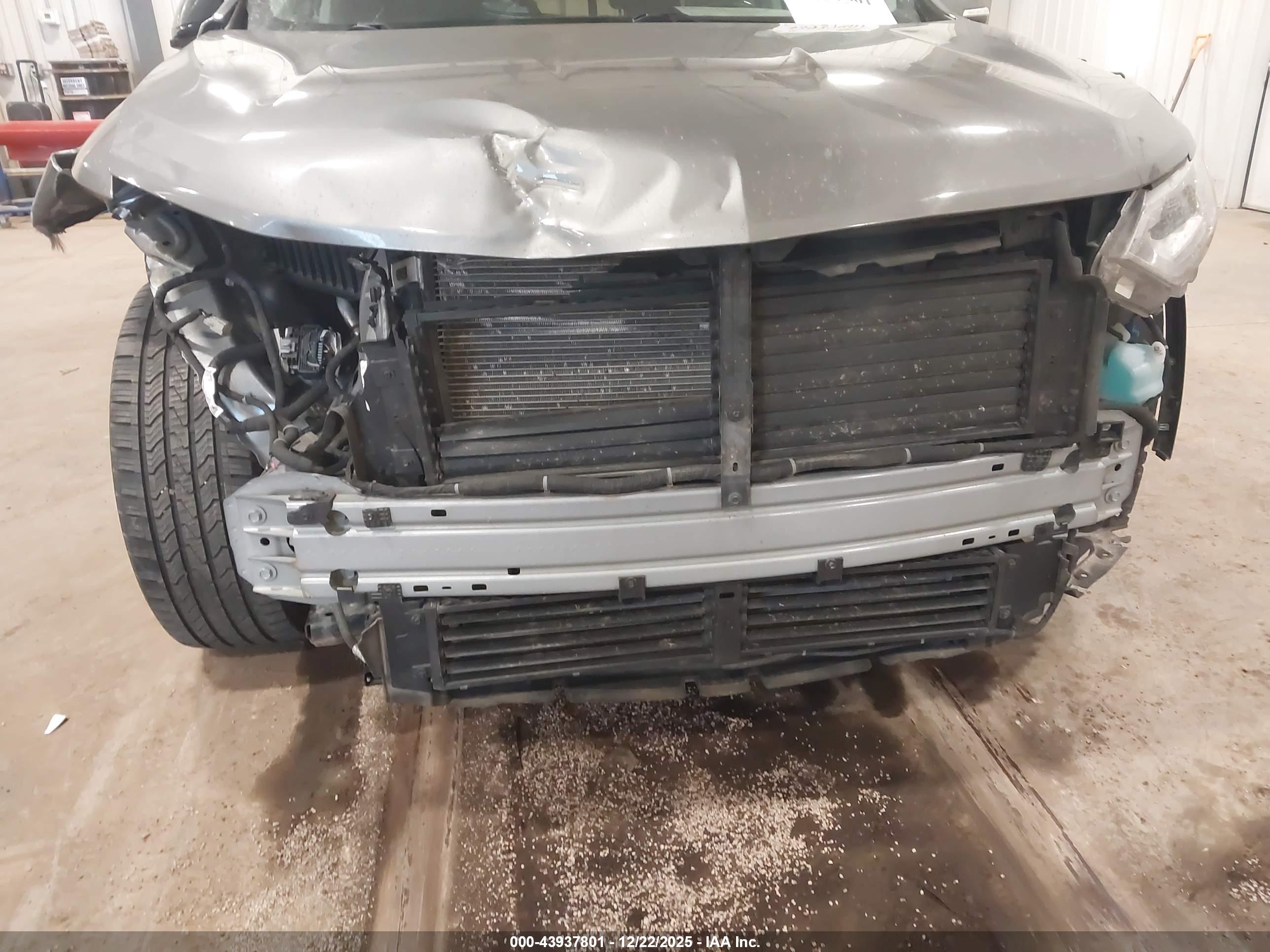 CHEVROLET TRAVERSE image 6