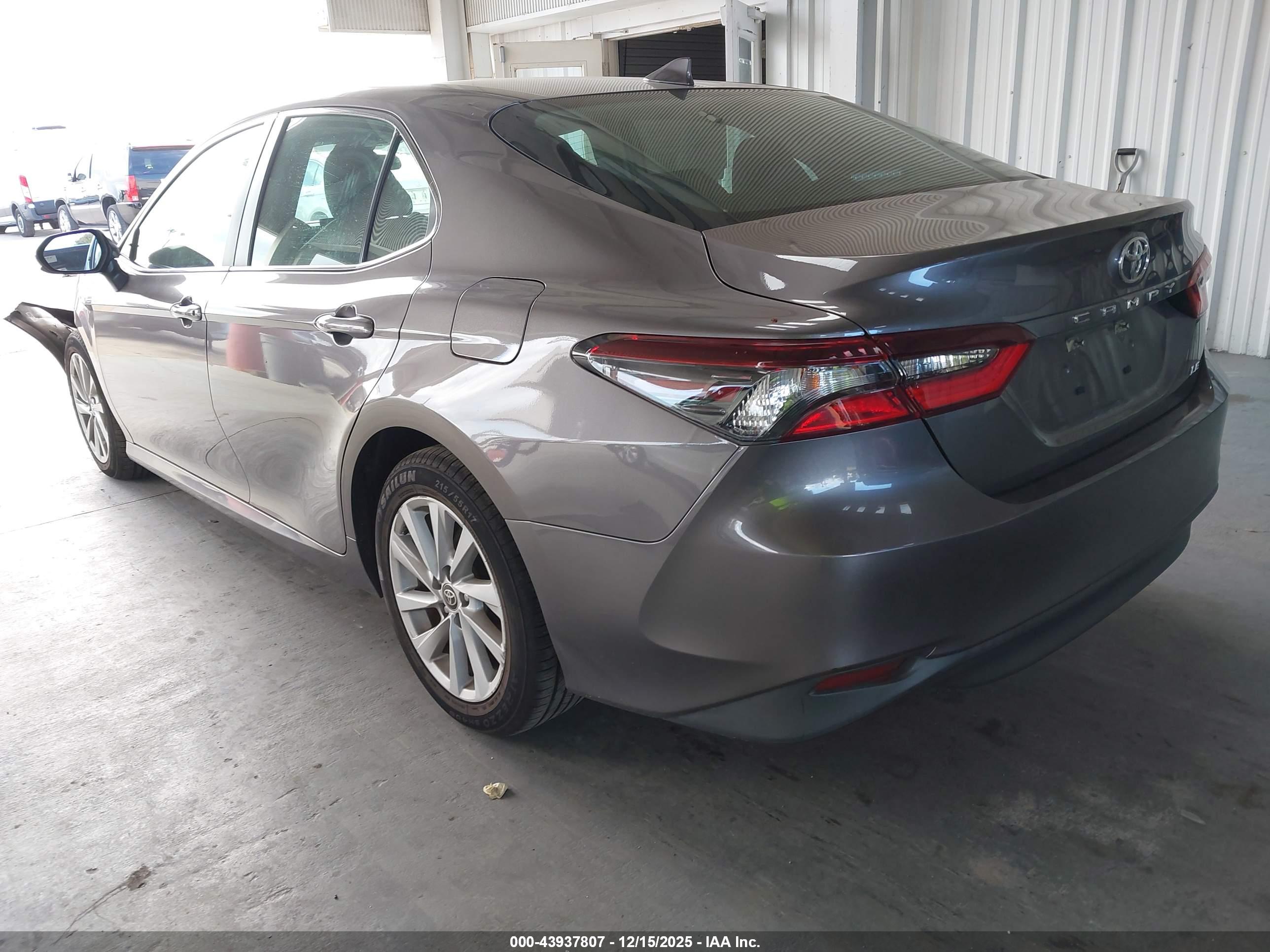 TOYOTA CAMRY image 3