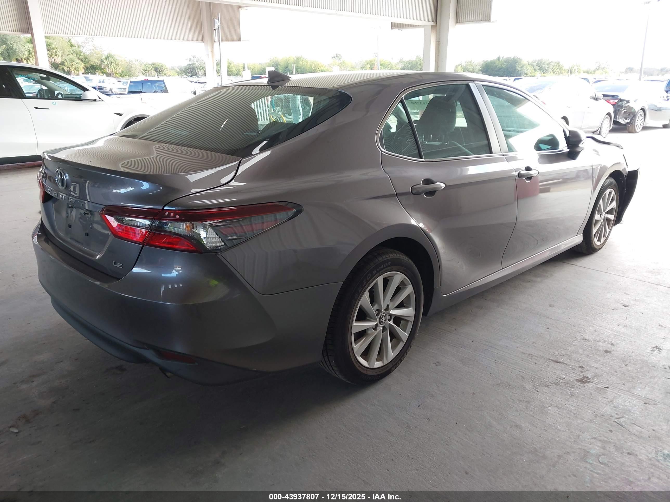 TOYOTA CAMRY image 4