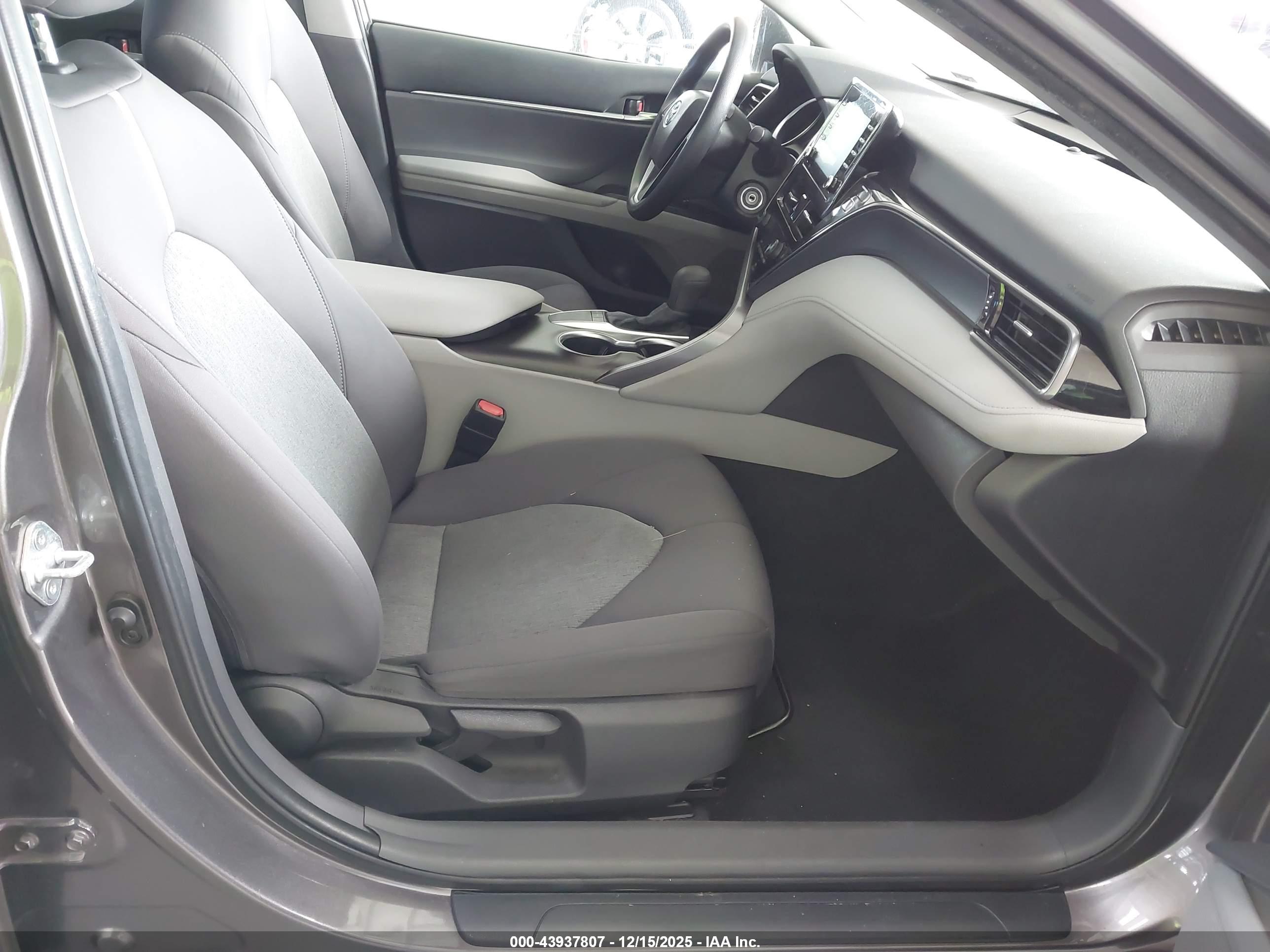 TOYOTA CAMRY image 5