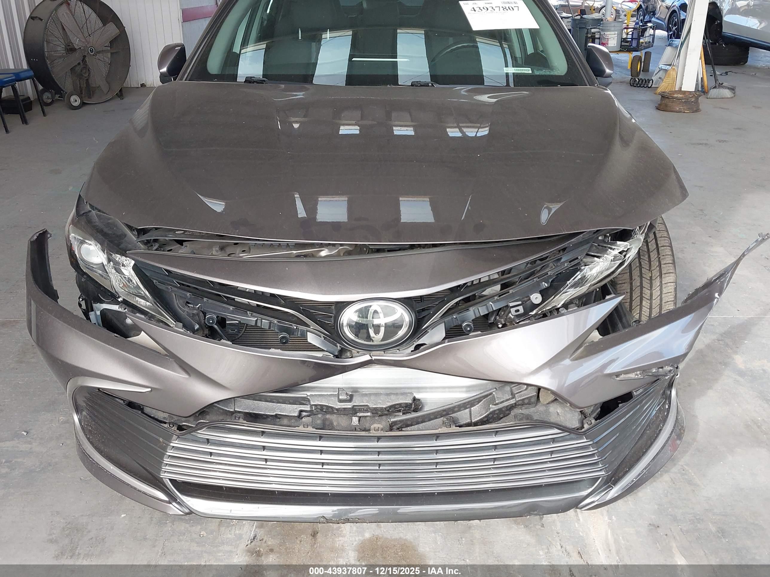 TOYOTA CAMRY image 6