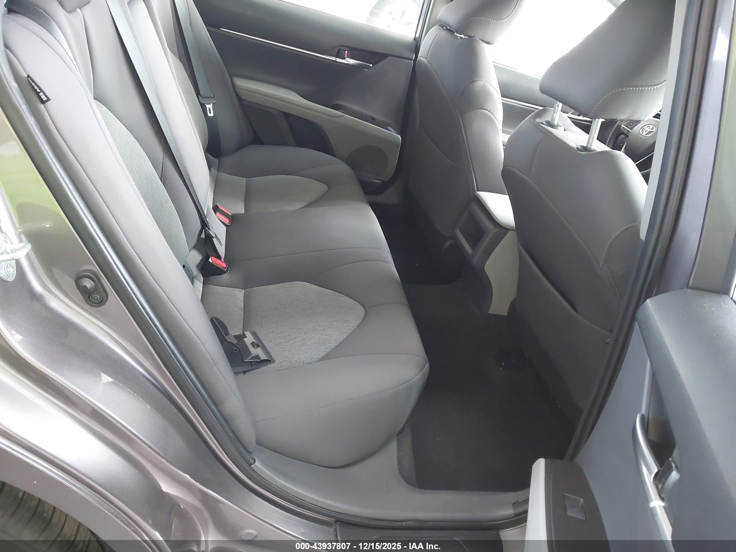 TOYOTA CAMRY image 8