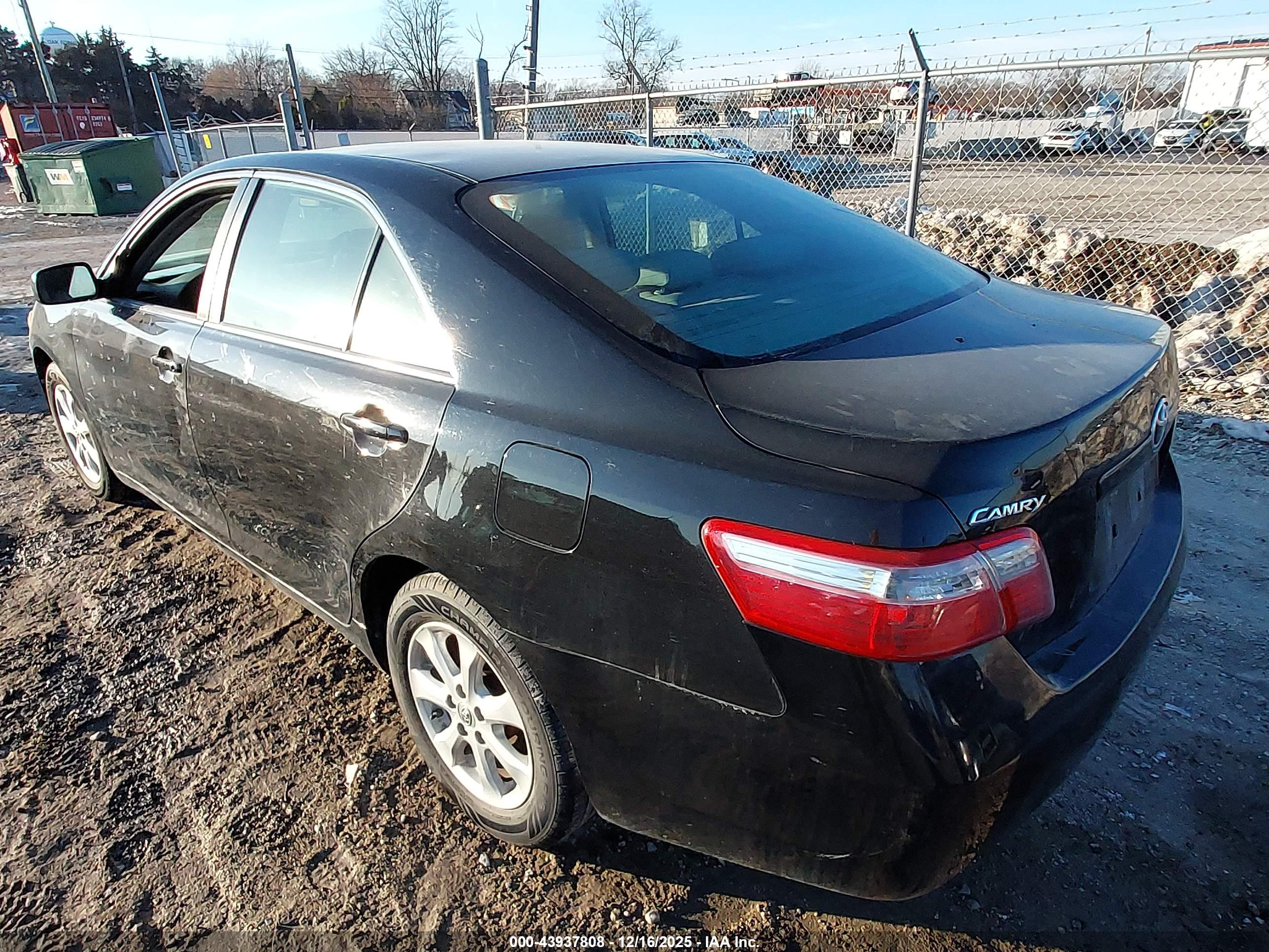 TOYOTA CAMRY image 3