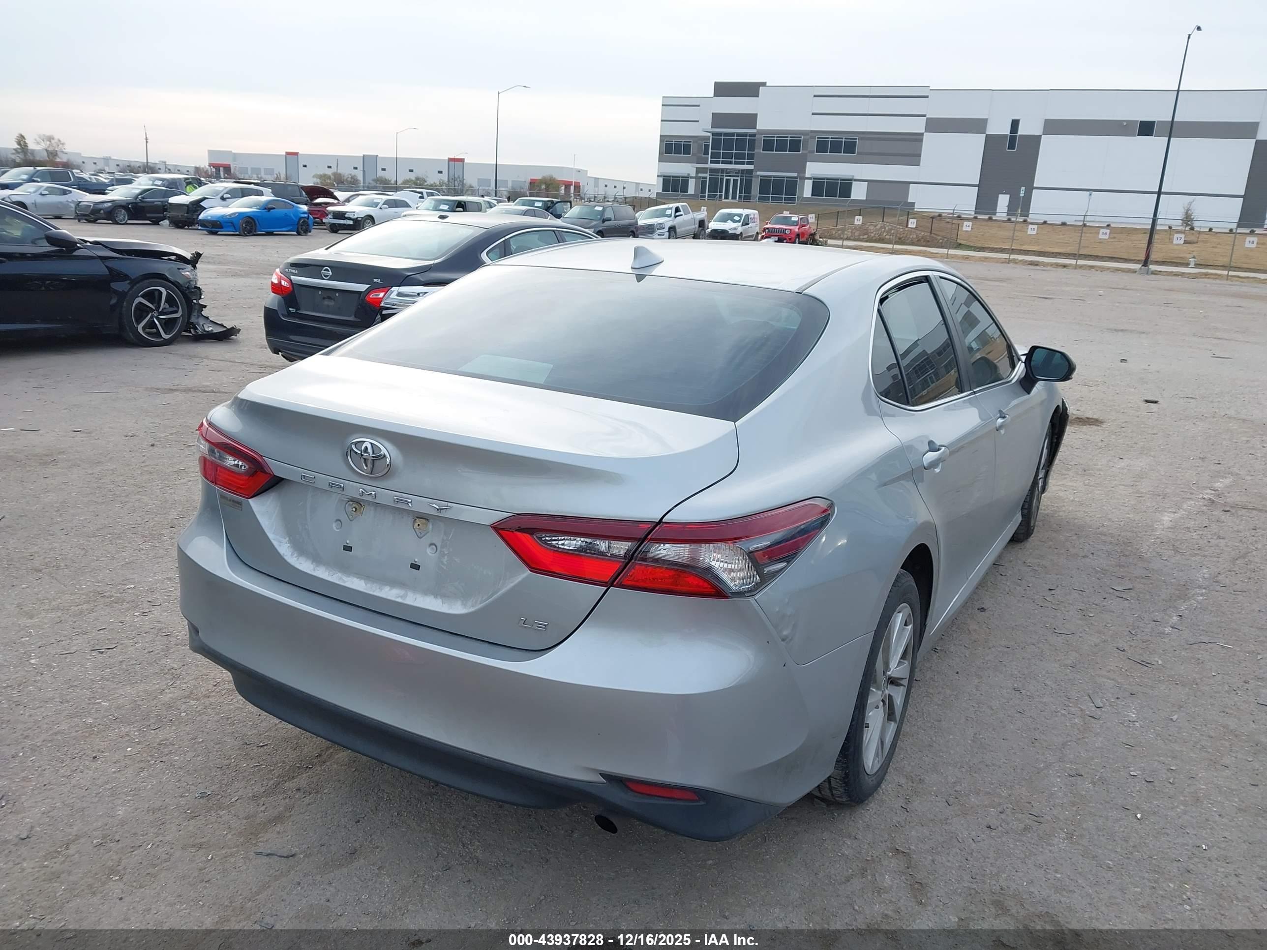 TOYOTA CAMRY image 4