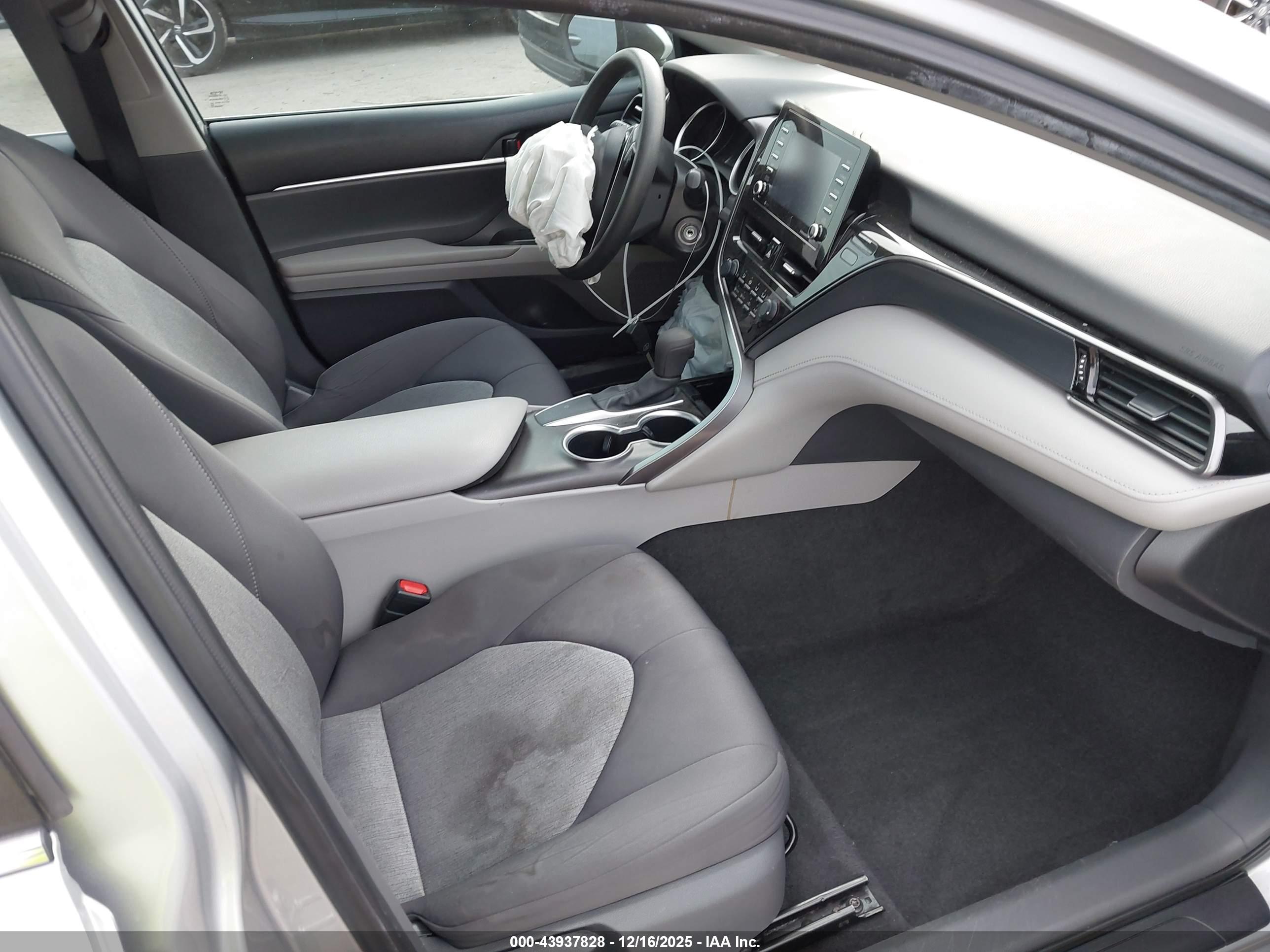 TOYOTA CAMRY image 5