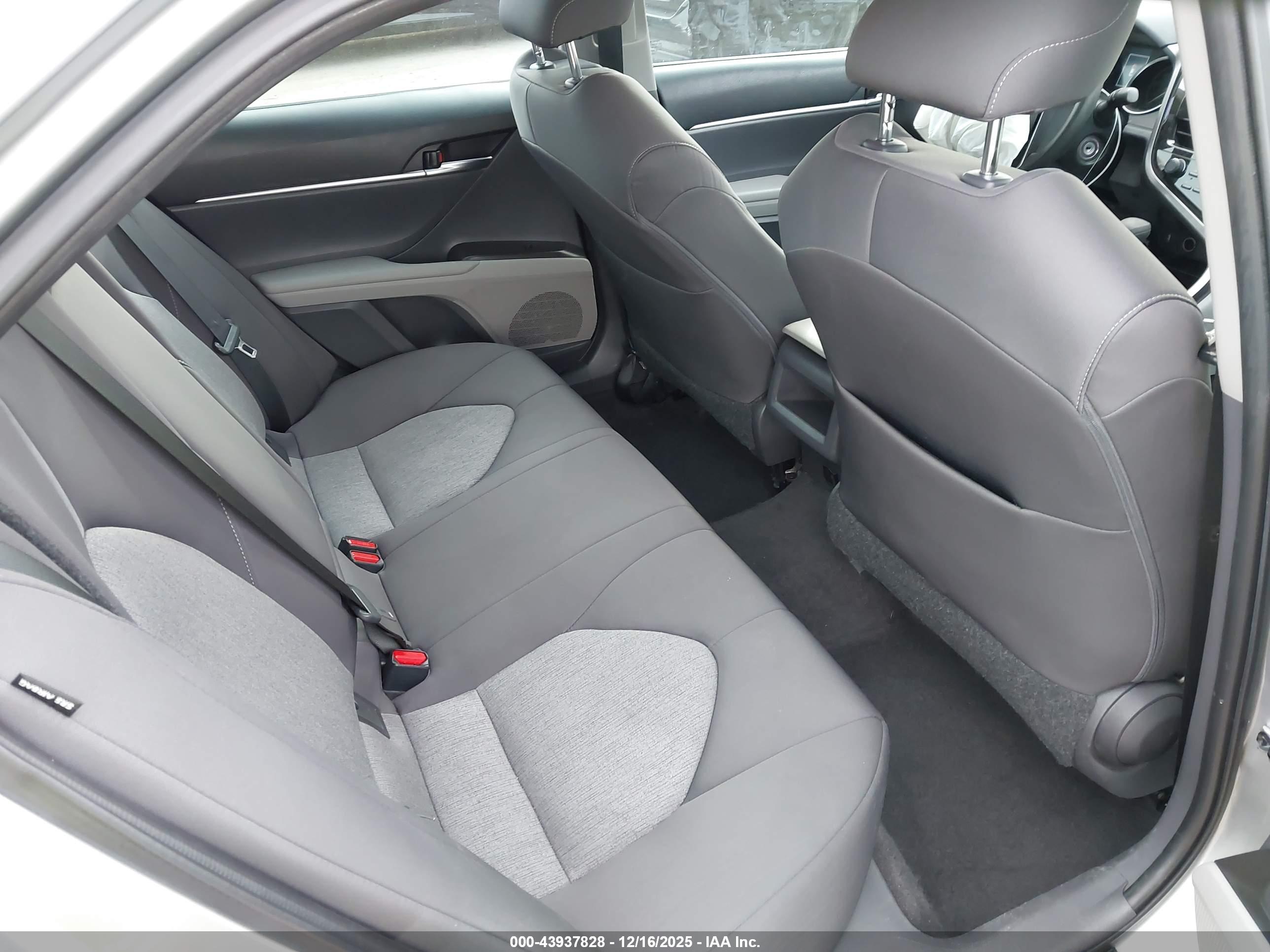 TOYOTA CAMRY image 8