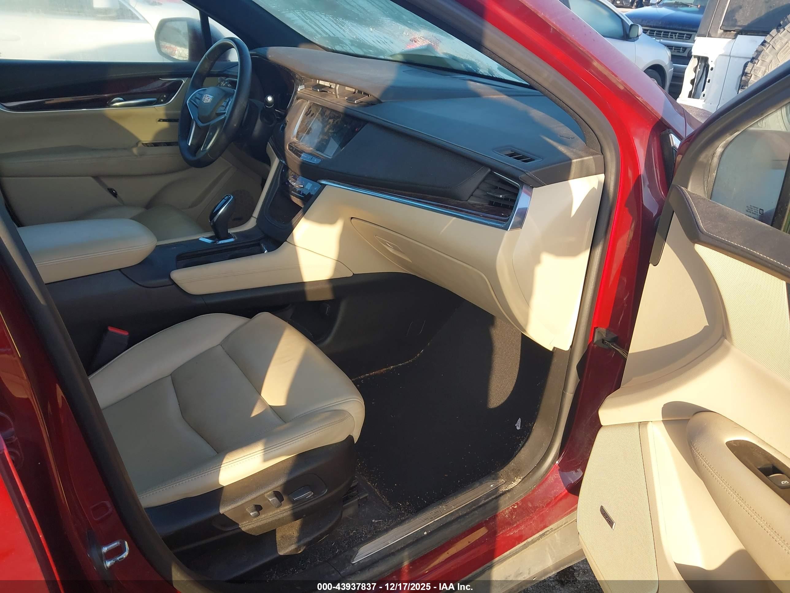 CADILLAC XT5 image 5