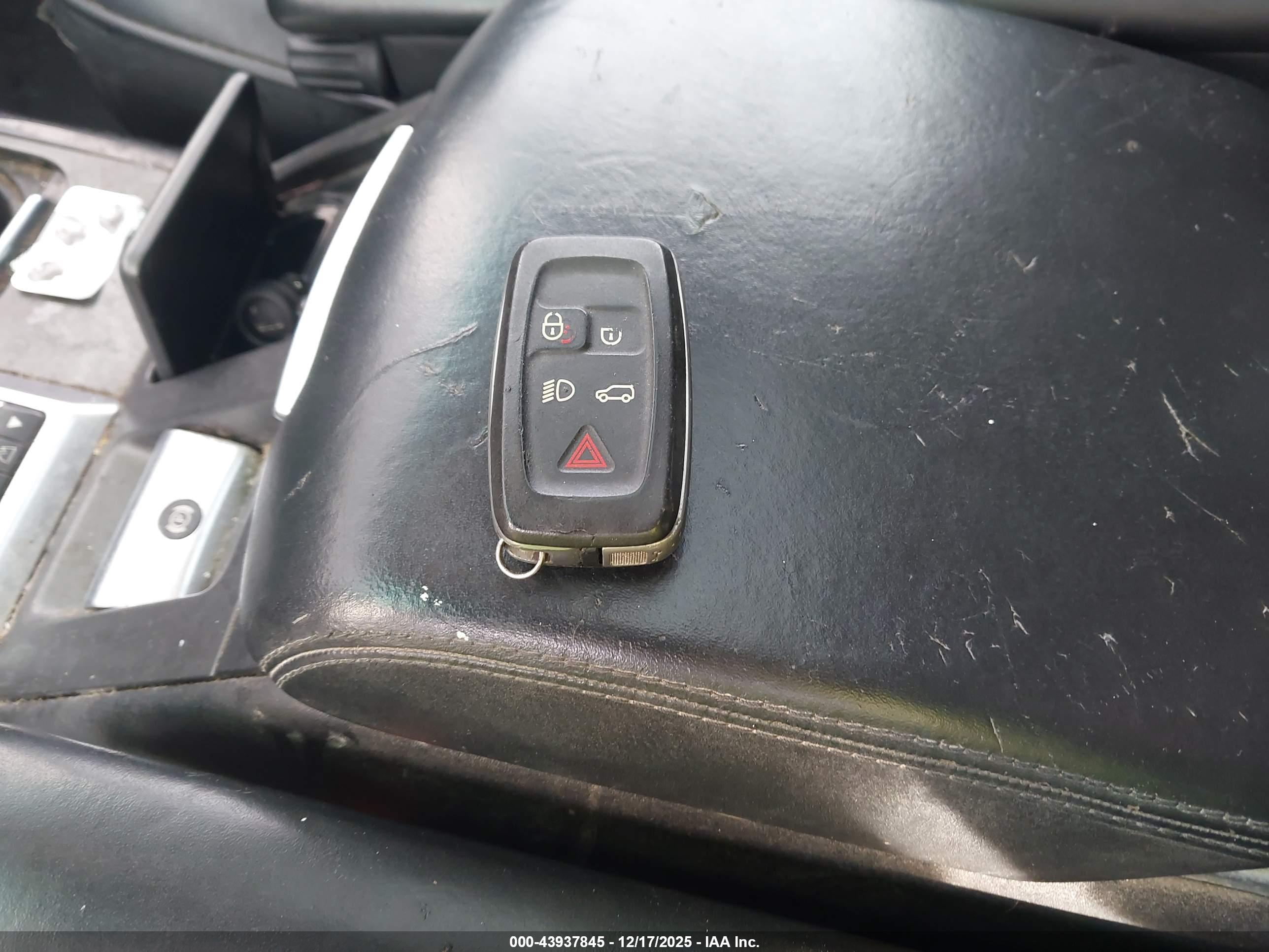 LAND ROVER image 11