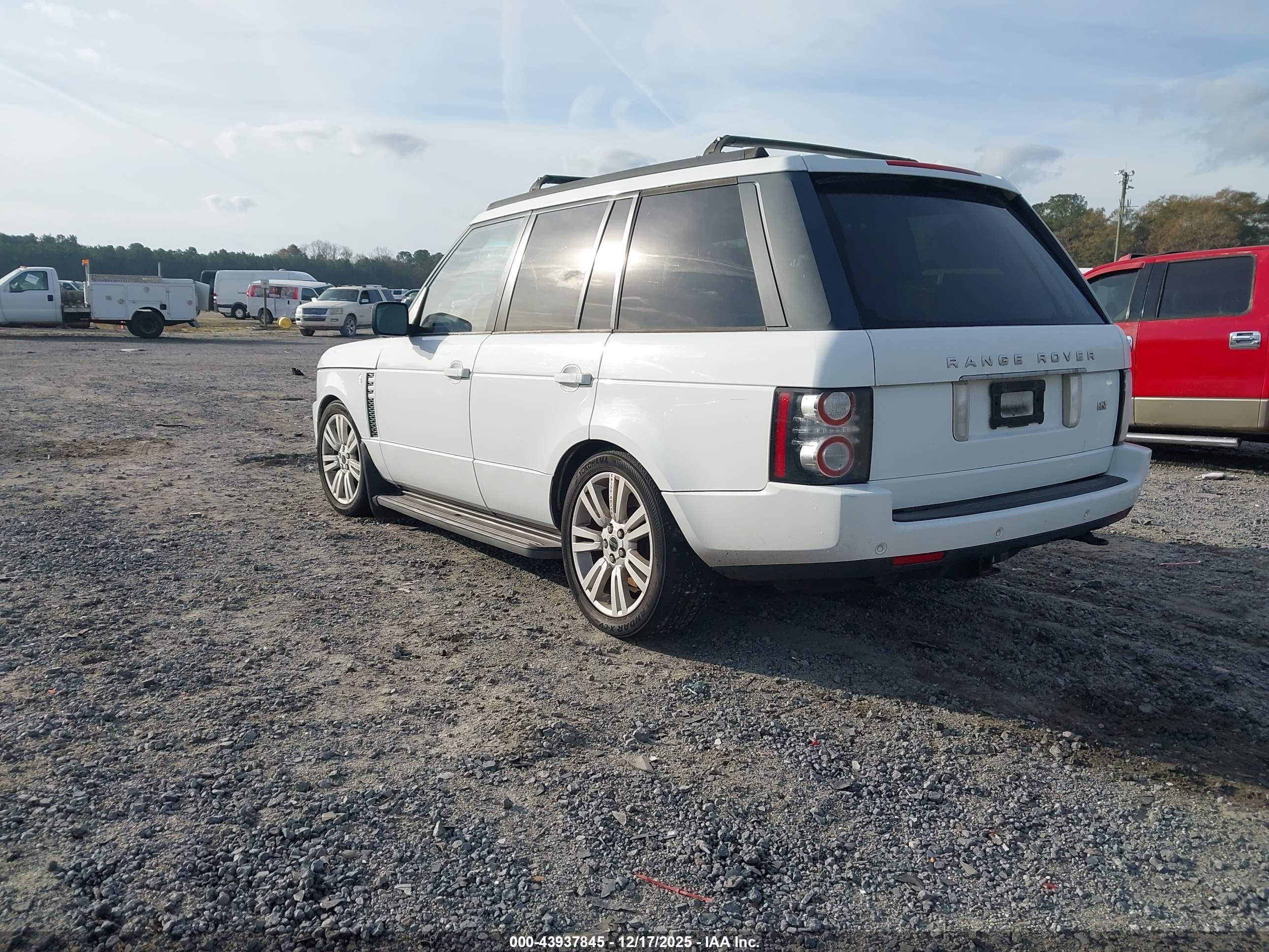 LAND ROVER image 3