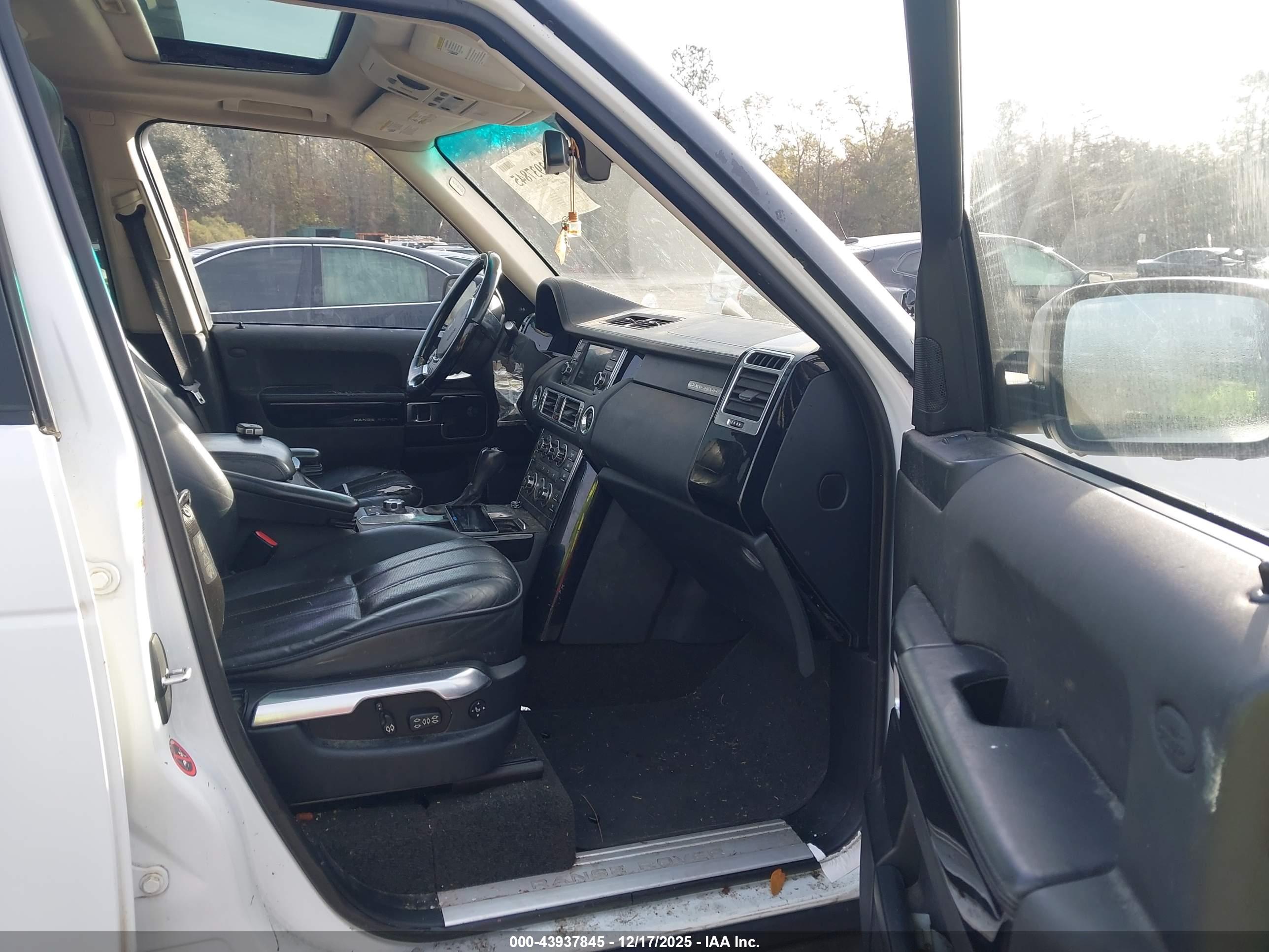 LAND ROVER image 5