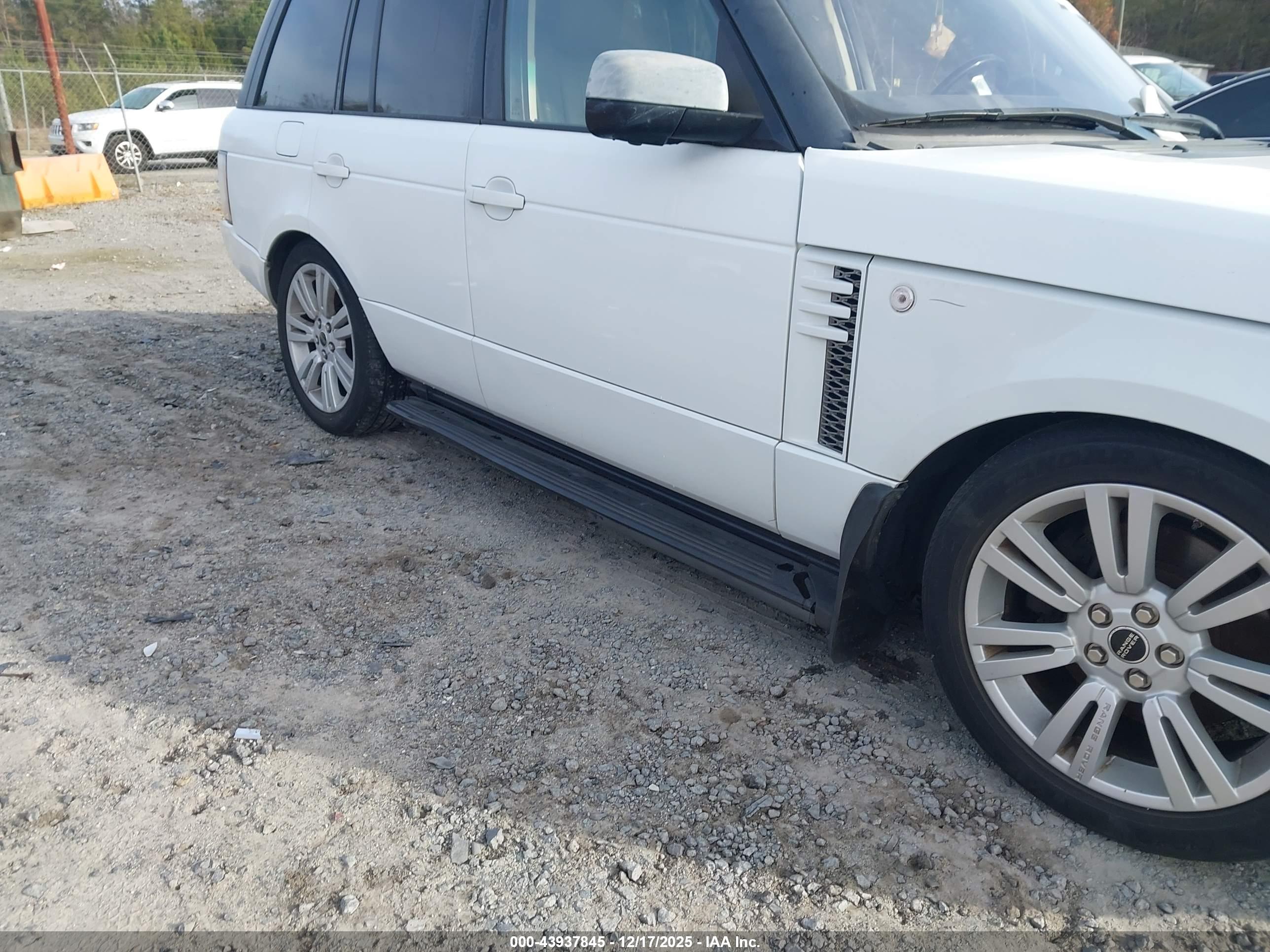 LAND ROVER image 6