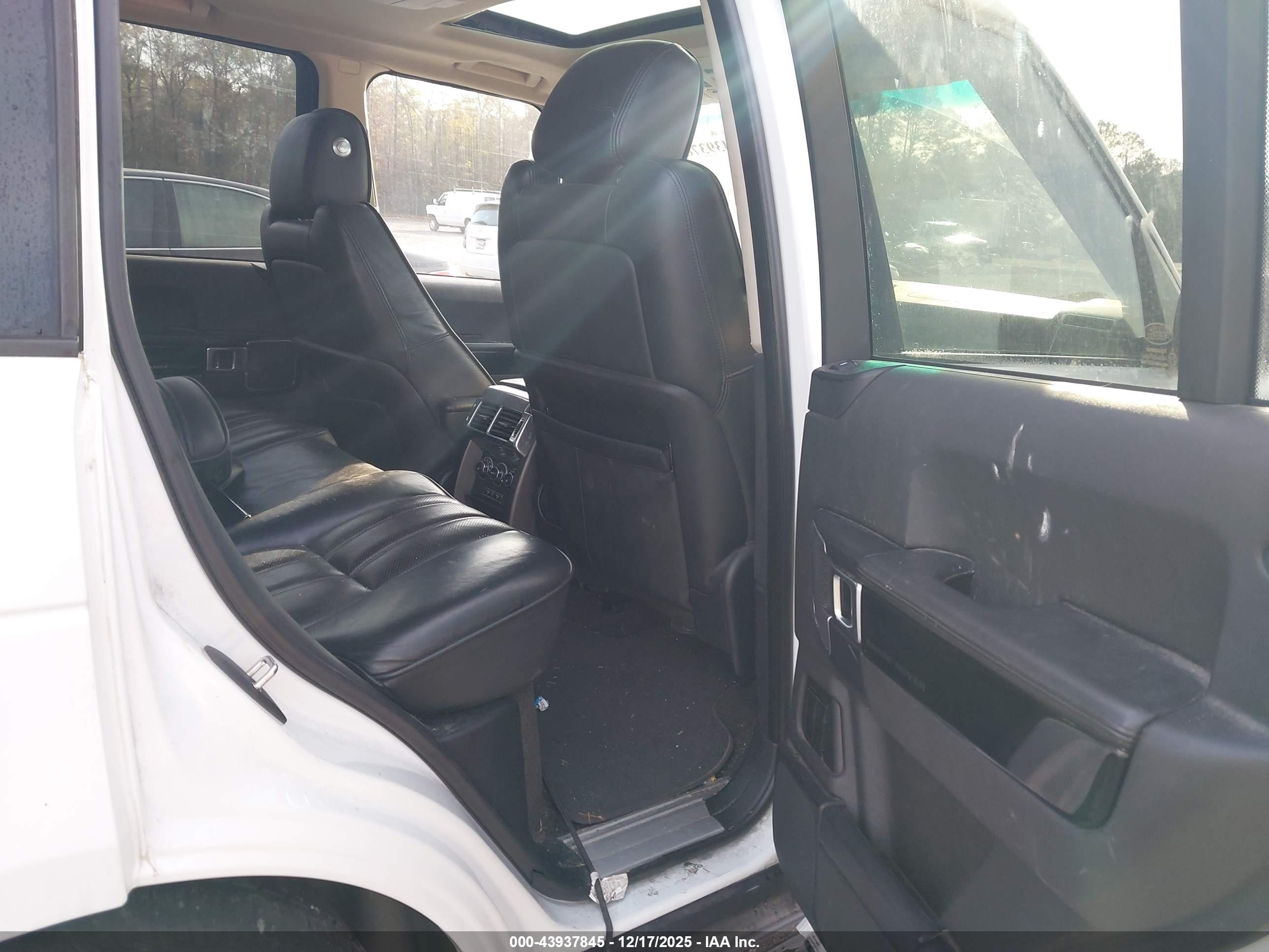 LAND ROVER image 8
