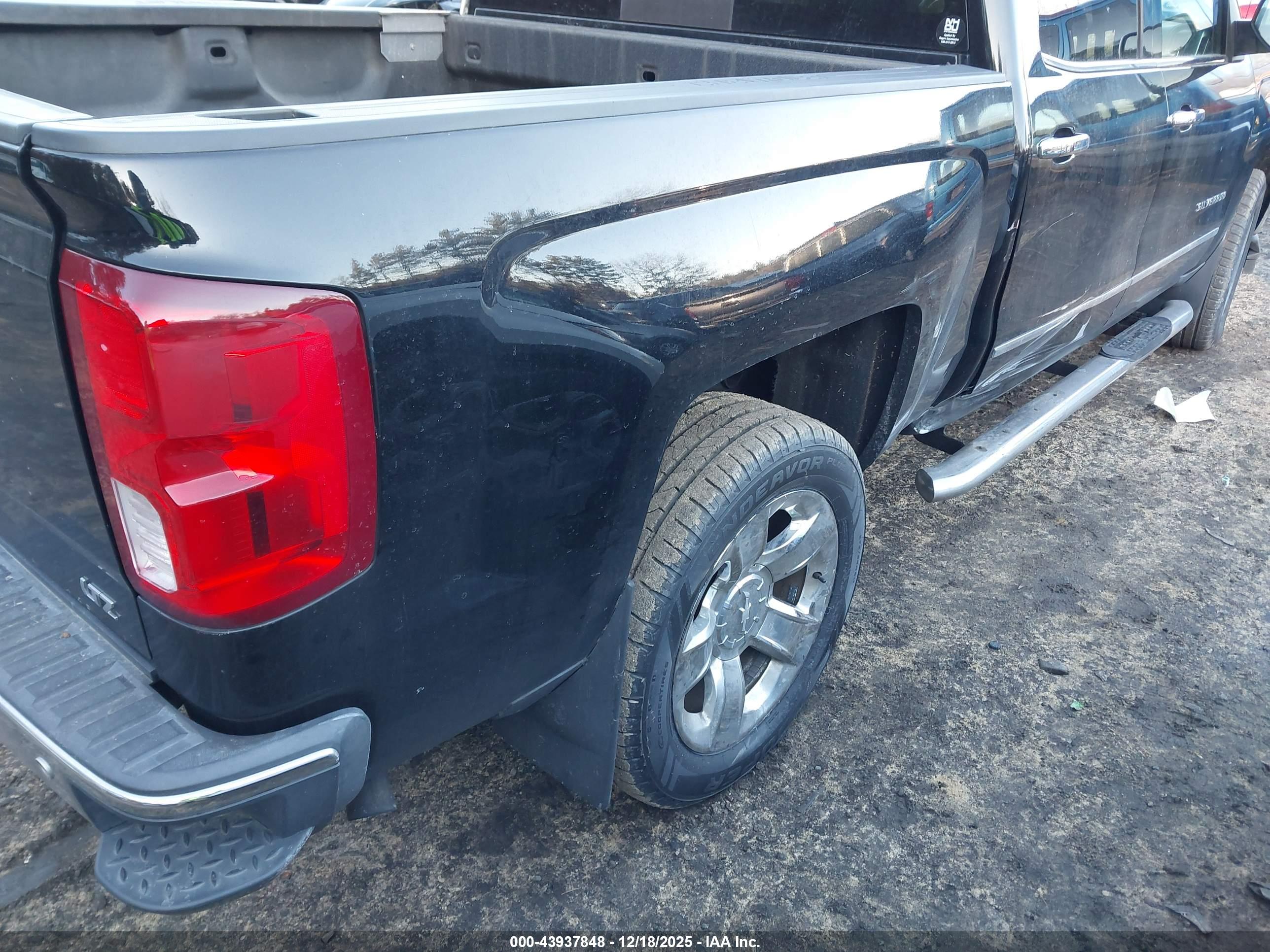 CHEVROLET SILVERADO image 4