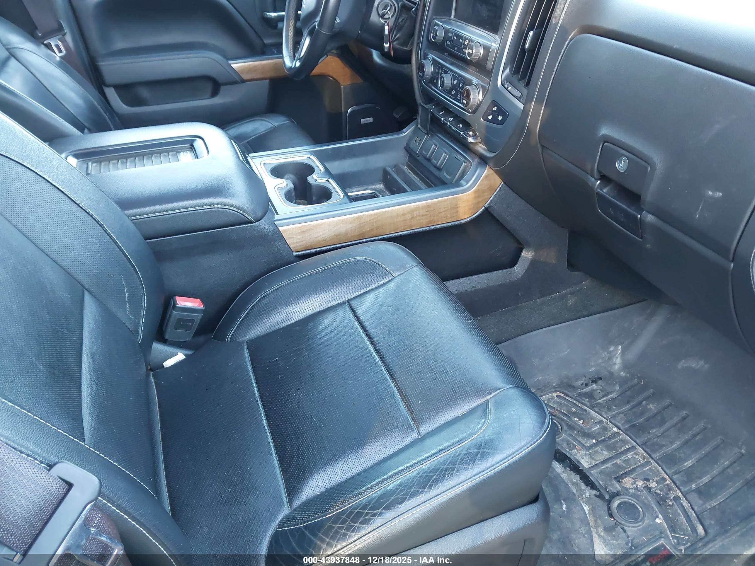 CHEVROLET SILVERADO image 5