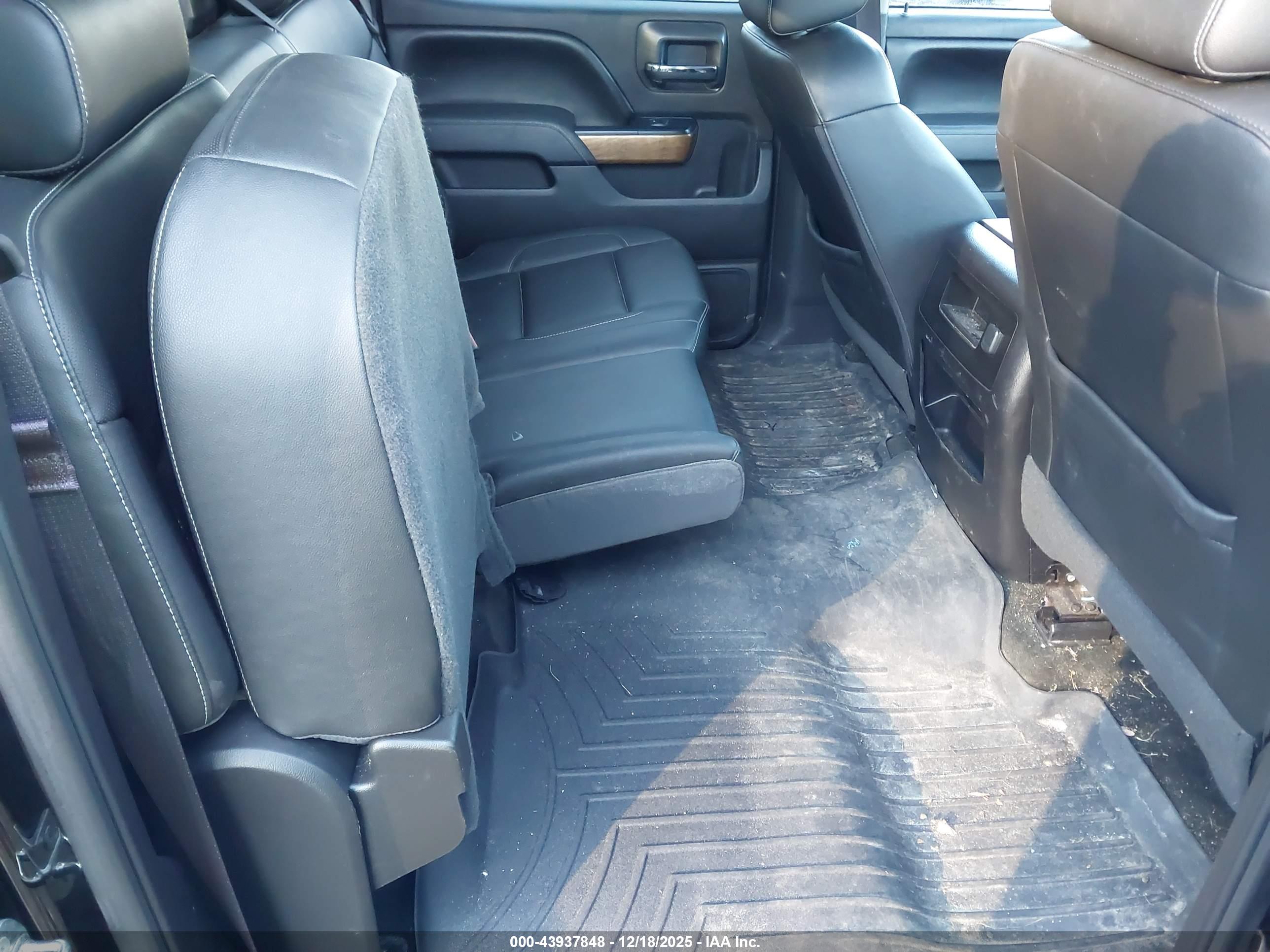 CHEVROLET SILVERADO image 8