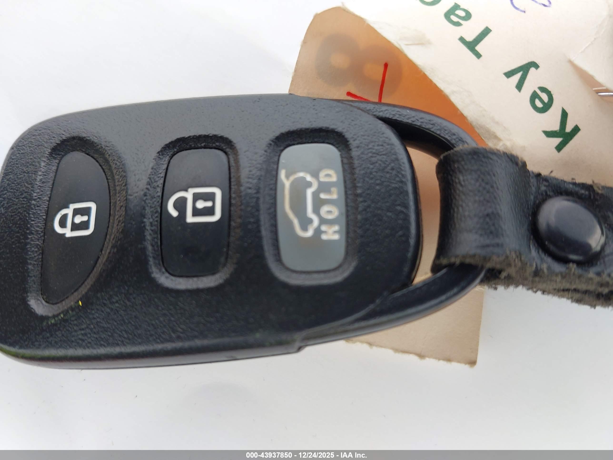 HYUNDAI ELANTRA image 11