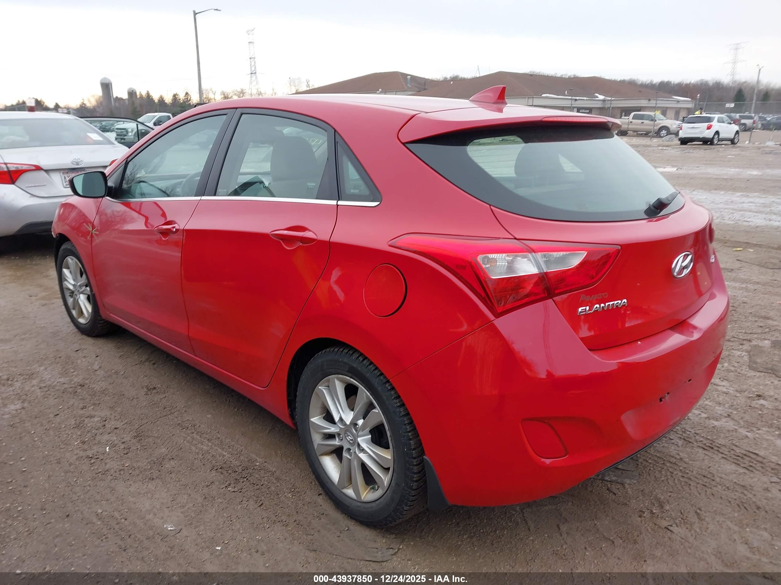 HYUNDAI ELANTRA image 3