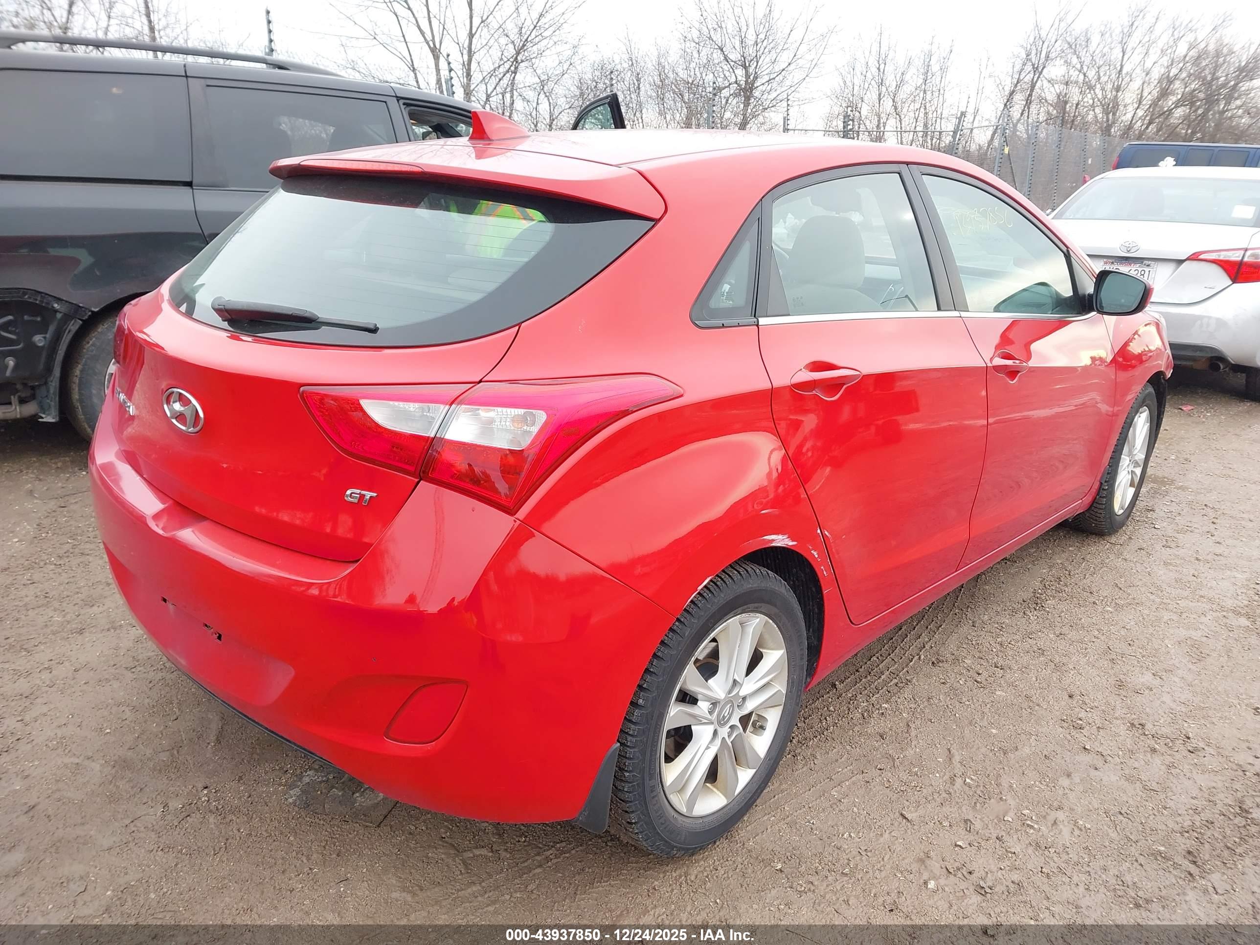 HYUNDAI ELANTRA image 4