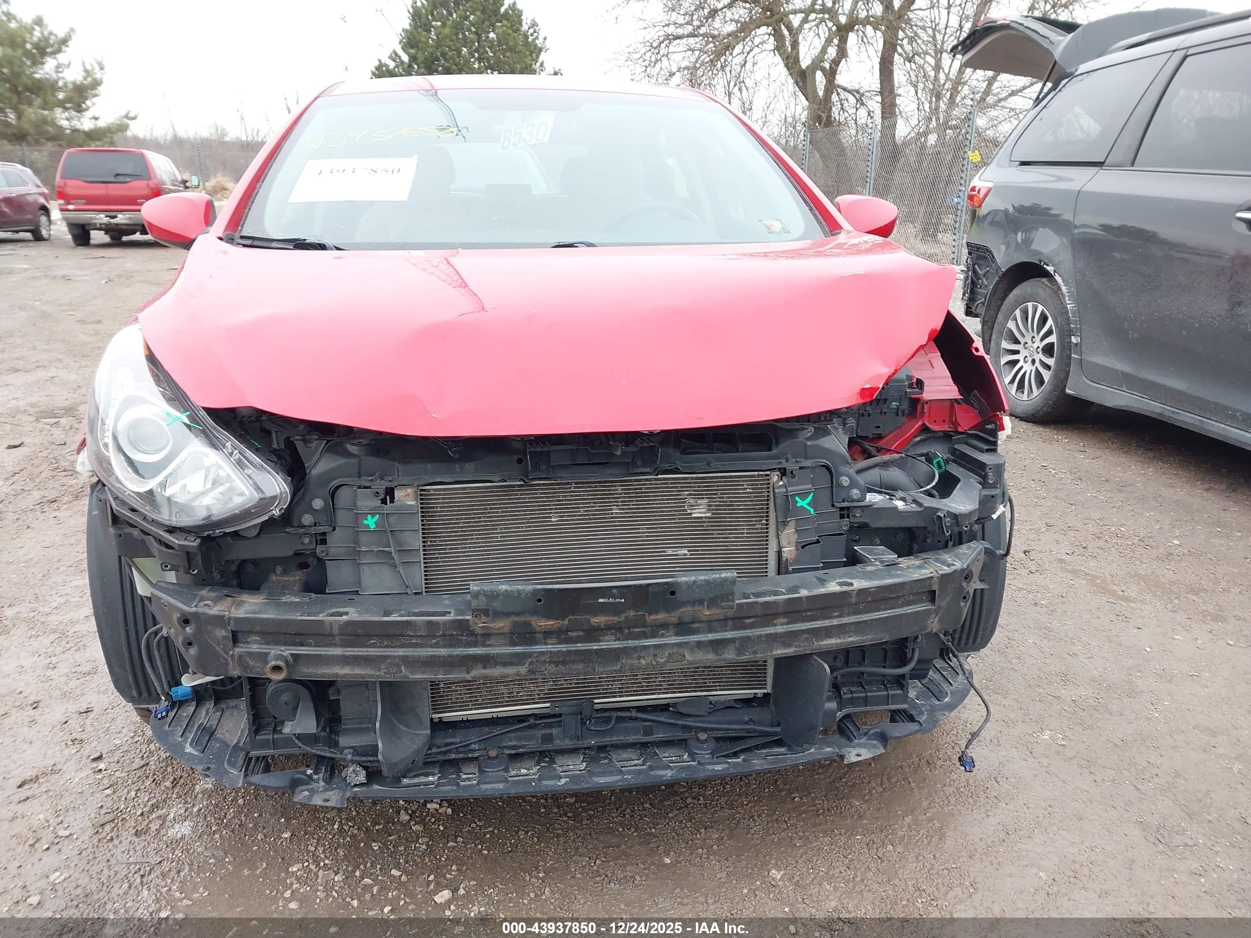 HYUNDAI ELANTRA image 6