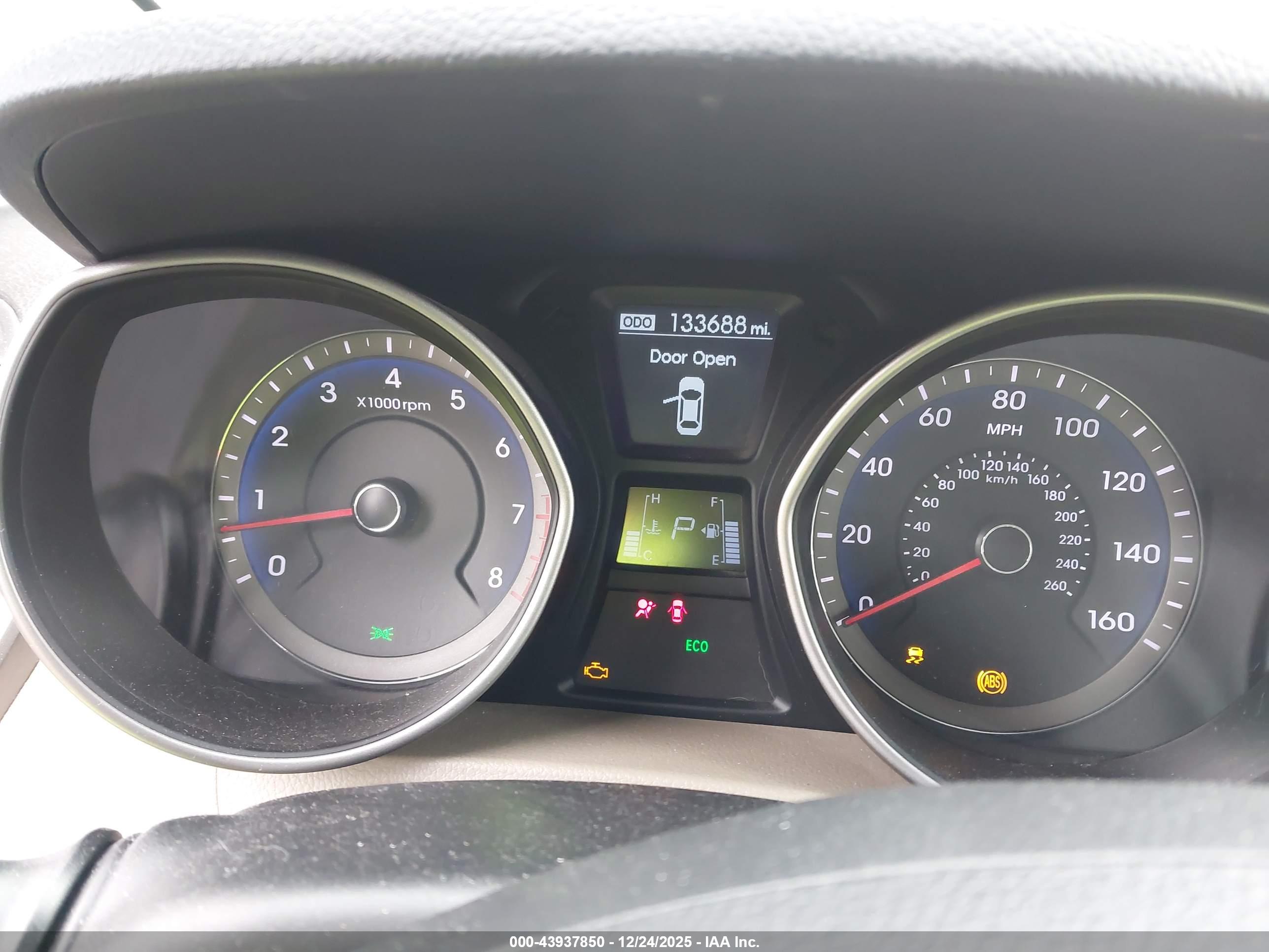 HYUNDAI ELANTRA image 7